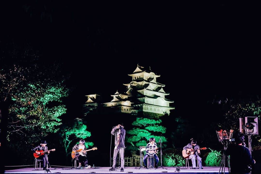 ねぎさんのインスタグラム写真 - (ねぎInstagram)「2020.10.01 観月会ありがとうございました！  姫路城をバックに演奏、とても風情があり素敵な夜でした。貴重な経験に感謝！  Photo by @junpeihiyoshi」10月1日 21時07分 - nb__nd