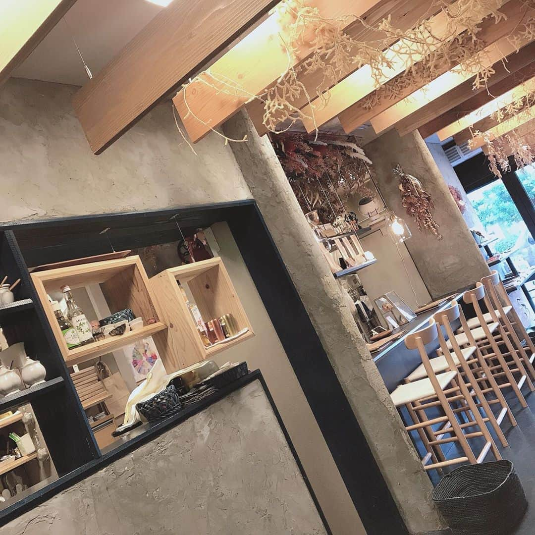 木村優凛さんのインスタグラム写真 - (木村優凛Instagram)「*** 《CAFE CODA》 * 撮影前に朝ごはん食べたくて ふらっと寄ったカフェ☕*° * 店内にドライフラワーが たくさんあって本当に可愛い空間💐 * ゆりはクロックムッシュセットにしたよ🍞 ドリンクに+200円で食べれた‪‪❤︎‬ * 他にも可愛いドリンク沢山あったから また近く寄ったら飲みたいな～❅*° * * * #cafecoda #カフェコーダ #愛知 #愛知カフェ #愛知カフェ巡り #名古屋カフェ #名古屋 #安城カフェ #クロックムッシュ #モーニング #名古屋カフェ巡り #cafe #cafe巡り #カフェスタグラム #サロンモデル名古屋 #癒しカフェ #カフェデート #フォトジェニック #スイーツ巡り #カフェ巡り #カフェ好き #カフェめぐり #女子旅 #女子会 #インスタ映え #休日の過ごし方 #スイーツ #甘党女子 #カフェ活  #カフェ好きな人と繋がりたい」10月1日 21時09分 - yurimelooooo