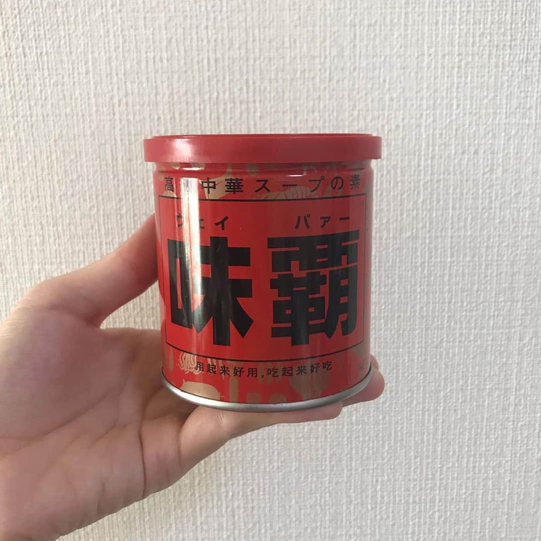 Kaori from Japanese Kitchenさんのインスタグラム写真 - (Kaori from Japanese KitchenInstagram)「茶色の中華風ワンプレート。美味しい物は脂肪と糖でできている… ・ こんばんは。 こないだの朝昼ごはん。 中華料理の好きなものを寄せ集めたら 見事に全部茶色くなりましたよっと。 この前は #糖質0麺で作った 中華風のパクチー冷菜、 今回は #とうふそうめん で作りました。 本場のレシピに近い味になって嬉しい☺︎ （本場は #豆腐干絲 を使ってます） 簡単レシピはスワイプして5枚目に 再掲しておきますので是非作ってみてください。 ていうか #ウェイパー って本当に便利。 ケミカルだけど間違いなく美味しくなる…笑 おやつは杏仁茶をミルクで割った 杏仁ミルクに台湾で買った生タピオカ入れました。 乾燥対策の薬膳スイーツでした。 今日もお疲れ様でした☺︎ ・ ・ 【おしながき】 焼き豚入り炒飯(クックパッドID:2974434) ナンプラー救済のきのこスープ とうふそうめんとパクチーの中華風冷菜 中華蕎麦うゑずの極太メンマ ヴィーガン餃子 @bio_c_bon_japon ぶどうの宝石箱 生タピオカ入り杏仁ミルク 阿膠なつめ ＊今日は薬膳走り書きお休みします＊ ・ ・ ・ ・ 2020.10.01 Thu Hi from Tokyo! Here’s Chinese one plate meals:Stir-fried rice, mushroom soup, vegan gyoza dumplings, seasoned bamboo shoots, and tofu noodles salad w/ cilantro. ・ ・ ・ ・ ・ #chinesefood #breakfast #朝ごはん #おうちごはん #早餐 #薬膳 #うつわ #自炊 #家庭料理 #ワンプレート #小澤基晴 #佐藤もも子 #炒飯 #健康食堂 #落合芝地」10月1日 21時10分 - coco_kontasu