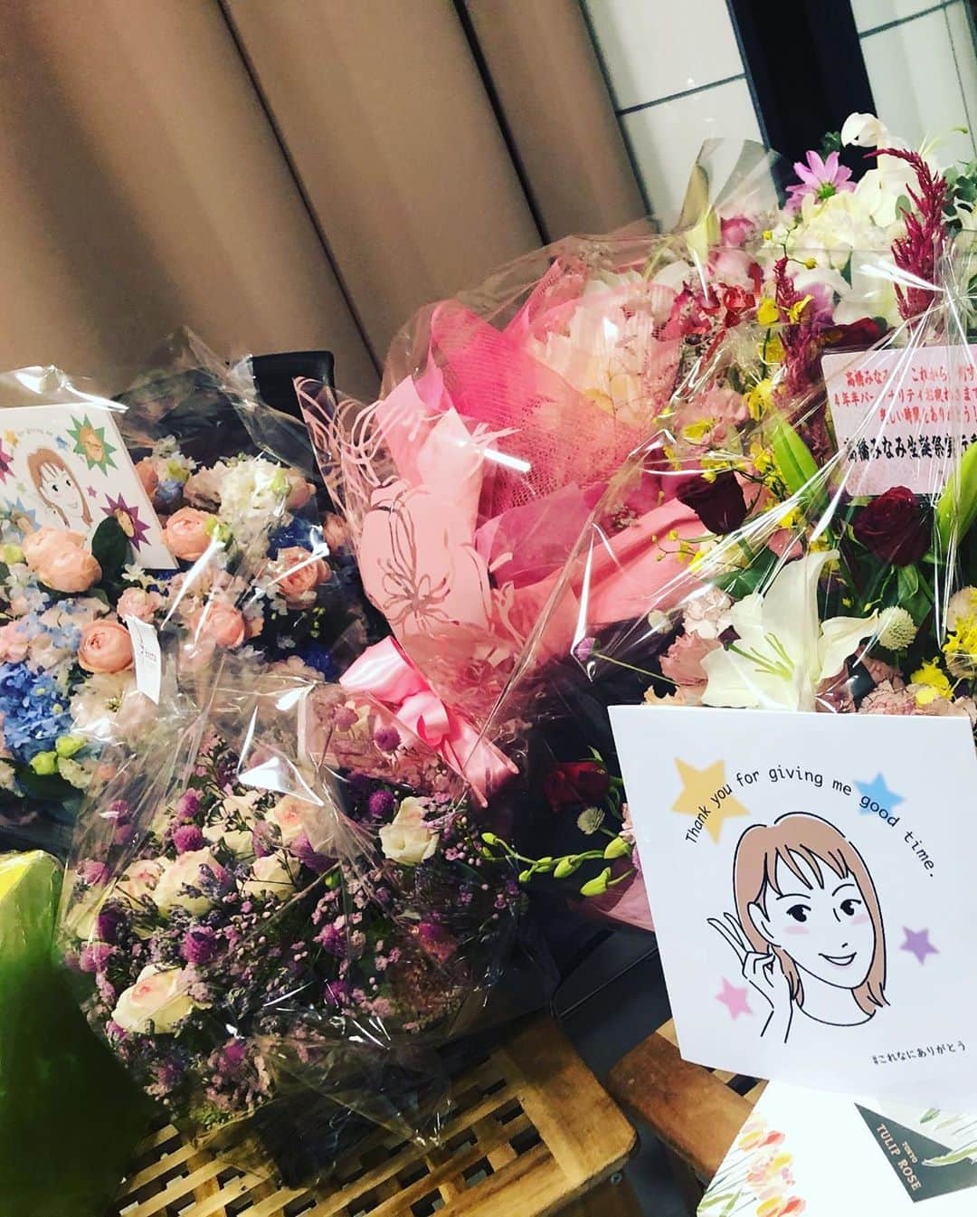 阿部洋子さんのインスタグラム写真 - (阿部洋子Instagram)「🥺 ほんとに終わっちゃったよー 4年半ありがとう！  そして、かき氷ストの小池さんから、 あたすにまでお花、いただいた～ ありがとうございます！ わざわざ届けてくださって。 うれしー！  ほんとにいいチームでした！  全体写真などは送られ待ち。 泣いちゃったからなー どんな顔してるかなー😭  まだ実感ないなー🥺  #thankyou」10月1日 21時17分 - hirocoring