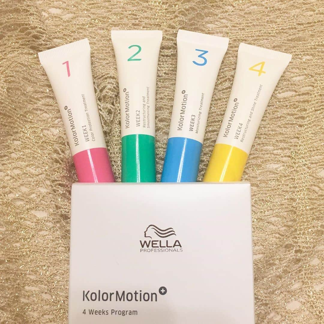 佐藤華純さんのインスタグラム写真 - (佐藤華純Instagram)「.  【 #WELLA 】  WELLAさんから、"カラーモーション+ 4ウィークプログラム"🌿  サロンカラー後の週ごとに変わる髪の状態に合わせたトリートメント✨  ①発色キープ→②手触りアップ→③潤い感アップ→④輝きアップと順番に使っていきます！  今回は、髪を染めて1週間経ったので①を使ってみました😚 ②③④も使うの楽しみ〜！  #ミスキャンパス立命館2020 #MCR2020  #立命館 #立命館大学 #京都 #女子大生  #ミスキャン #ミスコン #ファイナリスト  #カラーモーション #4ウィークプログラム #さあサロンに行こう #イルミナカラー #イルミナ #ウエラプロフェッショナル #NYNY #さあNYNYに行こう」10月1日 21時19分 - mcr2020_02sk