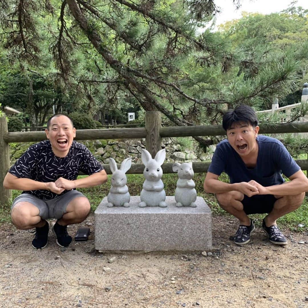 のインスタグラム：「あるある探険隊♪ネタを言う時のポーズ(´- `*)  #あるある探険隊 #レギュラー　#うさぎ」