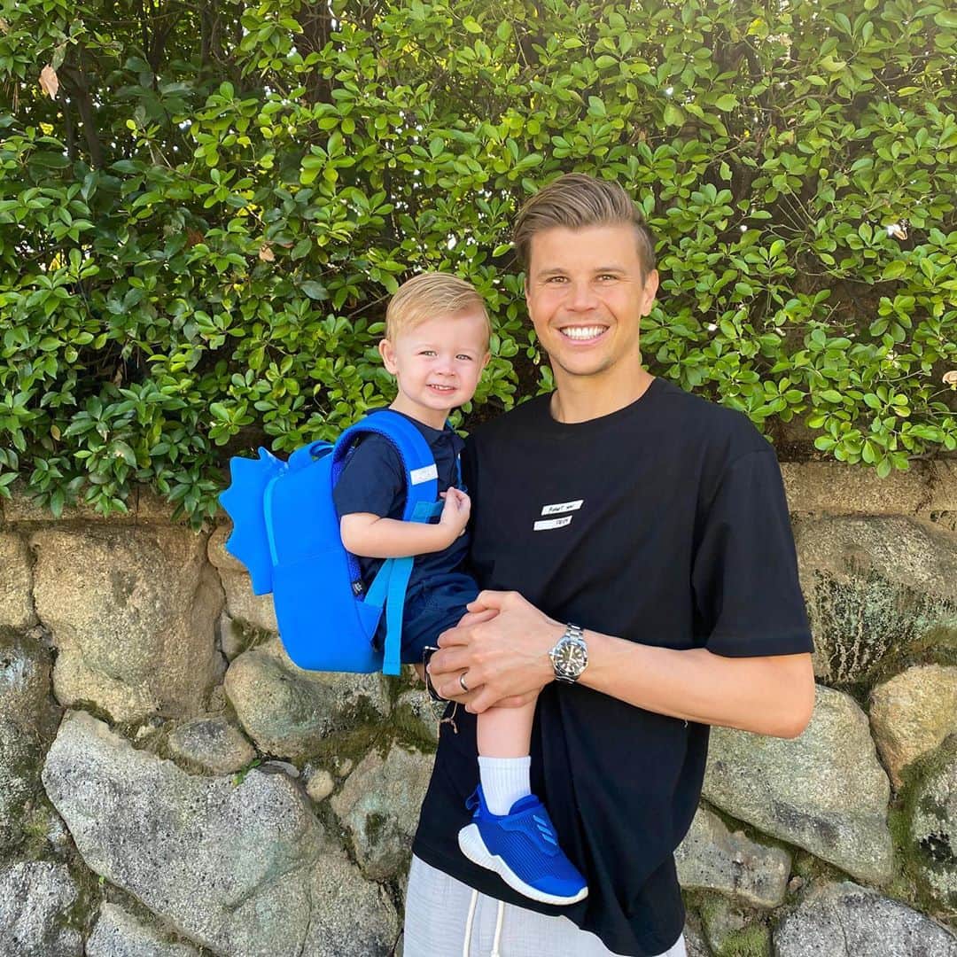 ミチェル・ランゲラクのインスタグラム：「First day of preschool vibes...! There was definitely more smiles before the drop off 🙈」