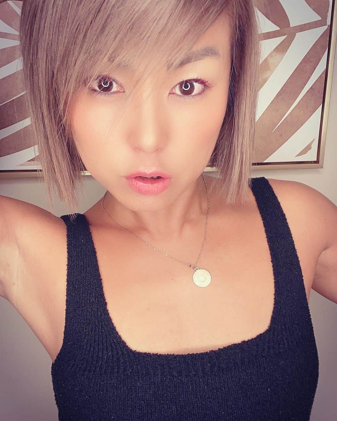 Nazukiのインスタグラム：「🌕ℍ𝕒𝕝𝕝𝕠 𝕆𝕔𝕥𝕠𝕓𝕖𝕣 🌕  2020.10.1 中秋の名月🌕  私はの名前の由来でもある名月✨ 名月と書いてなづき✨ 亡くなった父親が名付けてくれました👏🏻  今年は10/1に10月になった日に中秋の名月が見れてHappy💕  昔から思ってる事😌 月のように人を輝かせるような人になりたい✨✨✨  #moon #中秋の名月 #名前の由来 #名月　#October #10月」