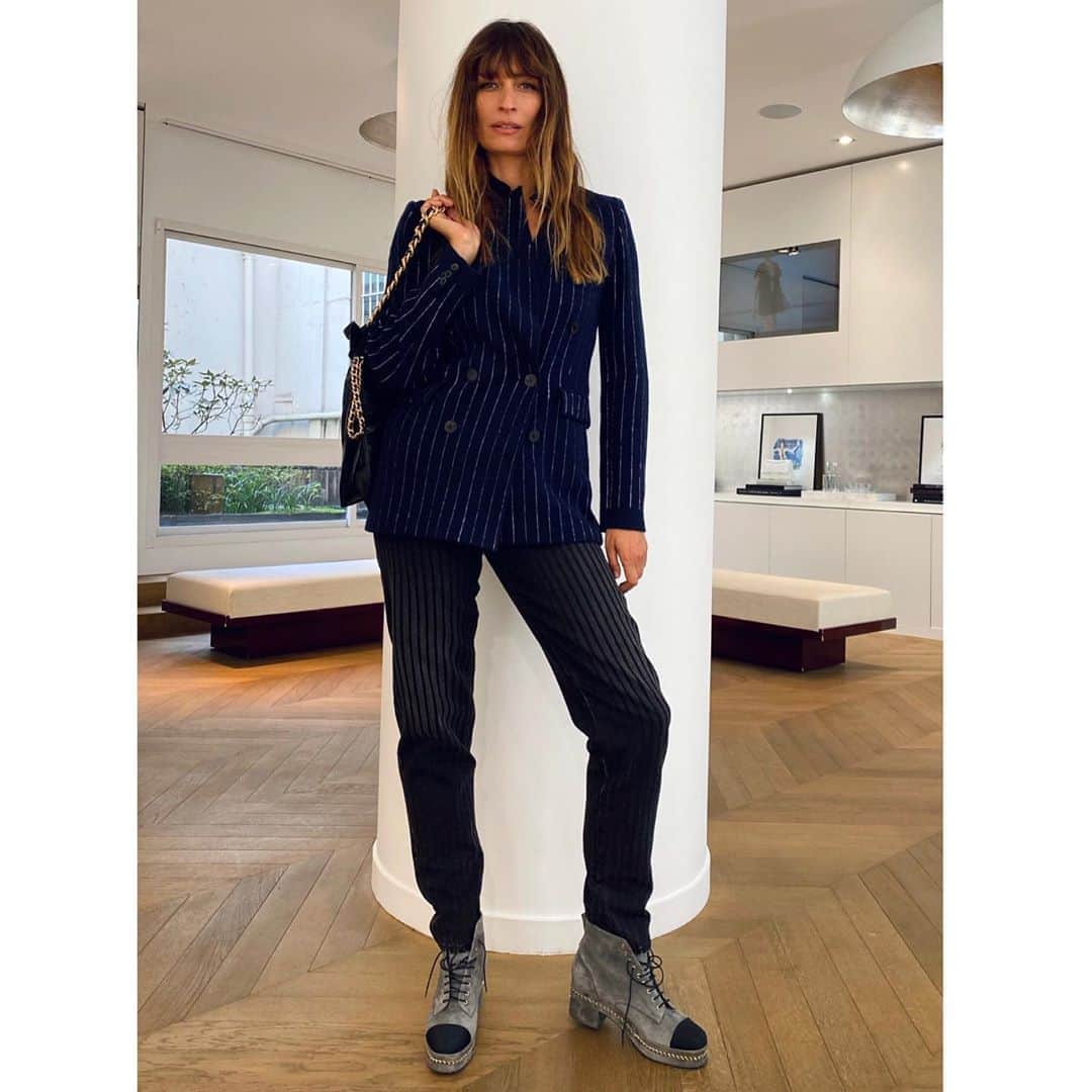 カロリーヌ・ド・メグレのインスタグラム：「Yesterday, en route for @palais_galliera and Gabrielle Chanel exhibition  Hair & makeup @cami.arnaud」