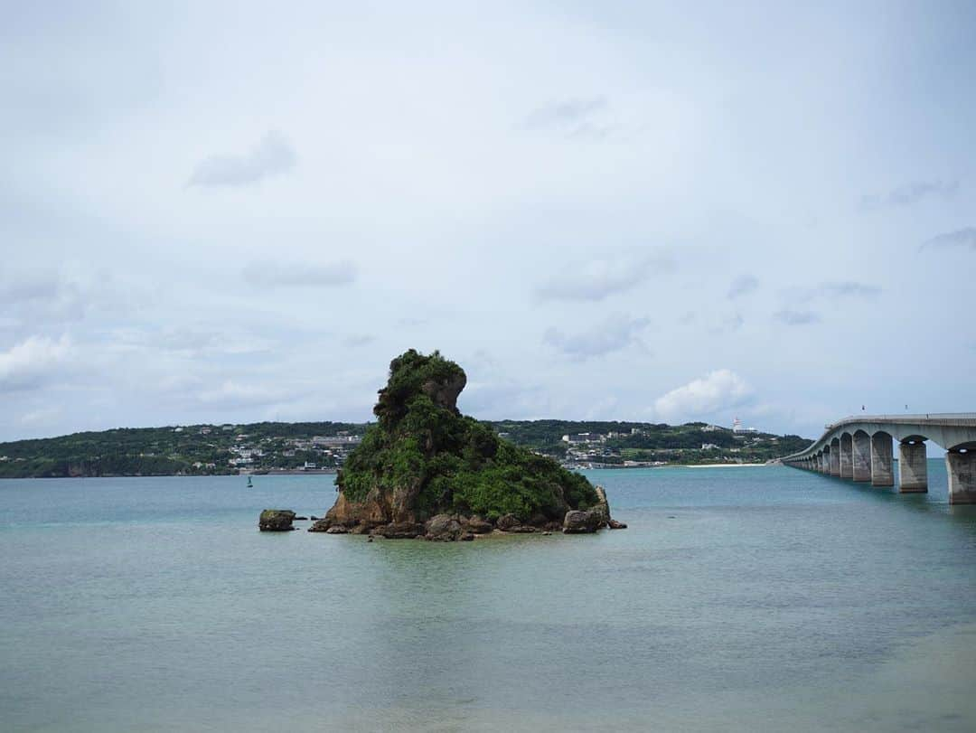 今井安紀さんのインスタグラム写真 - (今井安紀Instagram)「I went Okinawa after quarantine. I went Kouri Island for the first time, the ocean was so beautiful, like a jewel of emerald. ゆるロックダウン期間の後沖縄に行ってました。 初めて古宇利島にも行きましたが海綺麗すぎた…！  Camera : No.1-2, 4-8 Olympus PEN E-PL9 No.3 iPhone  #olympuspenepl9 #noedit #nofilter #photolover #latergram #travel #trip #okinawa #kouriisland #blueocean  #オリンパスPEN #加工なし #撮って出し #写真好きな人と繋がりたい #時差スタグラム #エモい写真 #旅 #旅行 #沖縄 #古宇利島 #航空写真」10月1日 21時33分 - i_am_akinyan0826