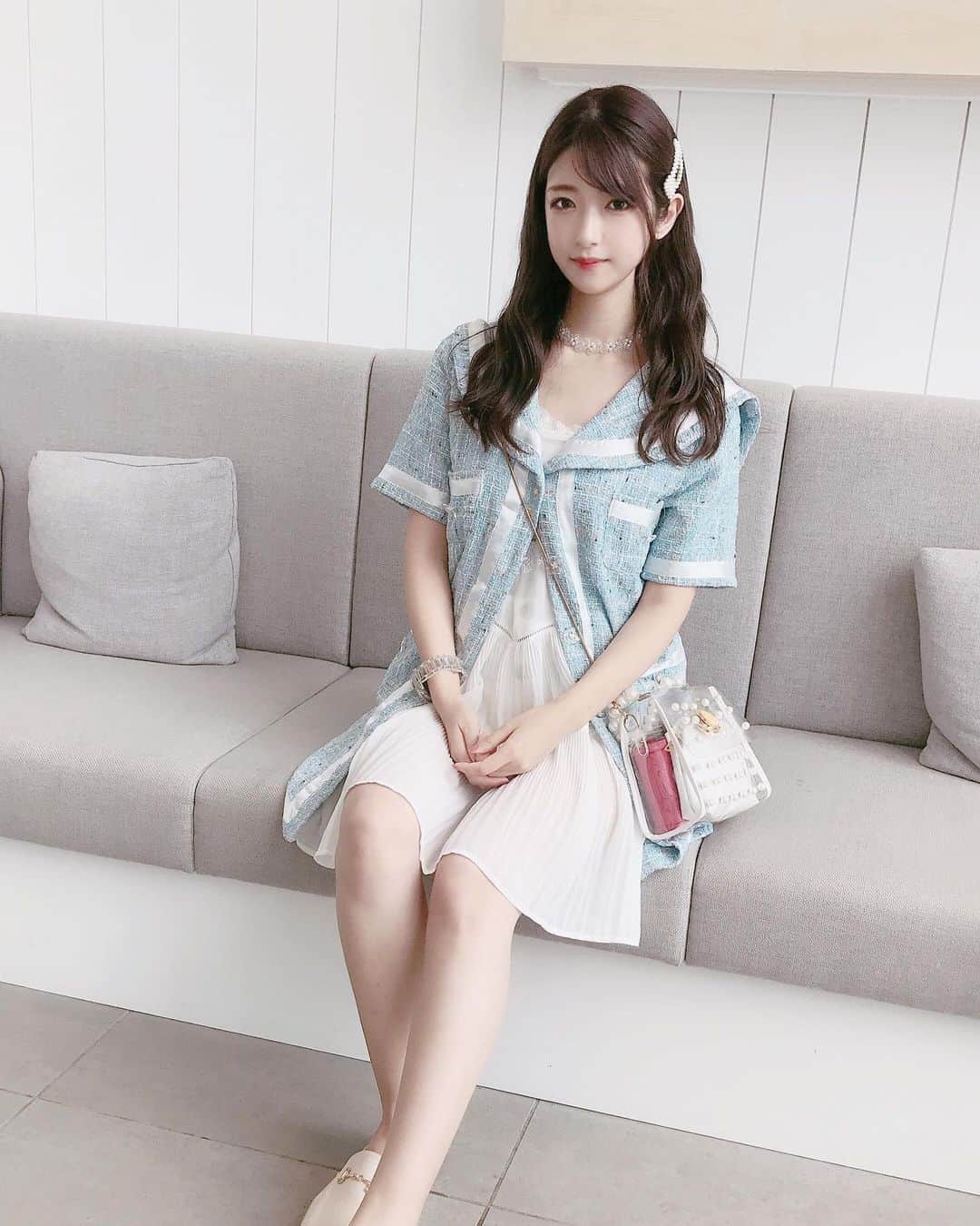 れみぱんのインスタグラム：「10月こんにちは🐶 9月さようなら🐱 (少し前の写真だけどこの服好き、顔がロボット感) : : : #ツイードジャケット #ワンピース #ワンピースコーデ #ホテル女子会 #ファッション #韓国ファッション #ヘアスタイル #ヘアアレンジ #パールピン #小旅行 #粉我 #照片 #메이크업 #일본 #얼스타그램 #핫 #japan #japanesegirl #ootd #fashion #girls #asianmakeup #asiangirls #trip #travel #mylife」