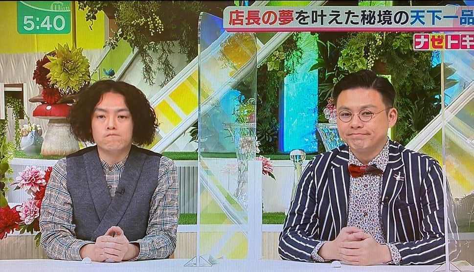 奥田修二さんのインスタグラム写真 - (奥田修二Instagram)「なにその口？  #学天即  #MBS #ミント ジャケット、シャツ #angelojapan 蝶ネクタイ #patriqo 丸メガネ #bjclassic  #口真一文字 #1枚目 #目の前でスッポンが締められてるのを見てる2人 #ちょっと引いてるけど #そのあとの美味しいお鍋を想像して少しにやけてしまってる #2枚目 #ものすごい返り血を浴びてるエプロンをつけた大将の話を聞いている時の顔」10月1日 21時49分 - gakutensoku_okuda_official