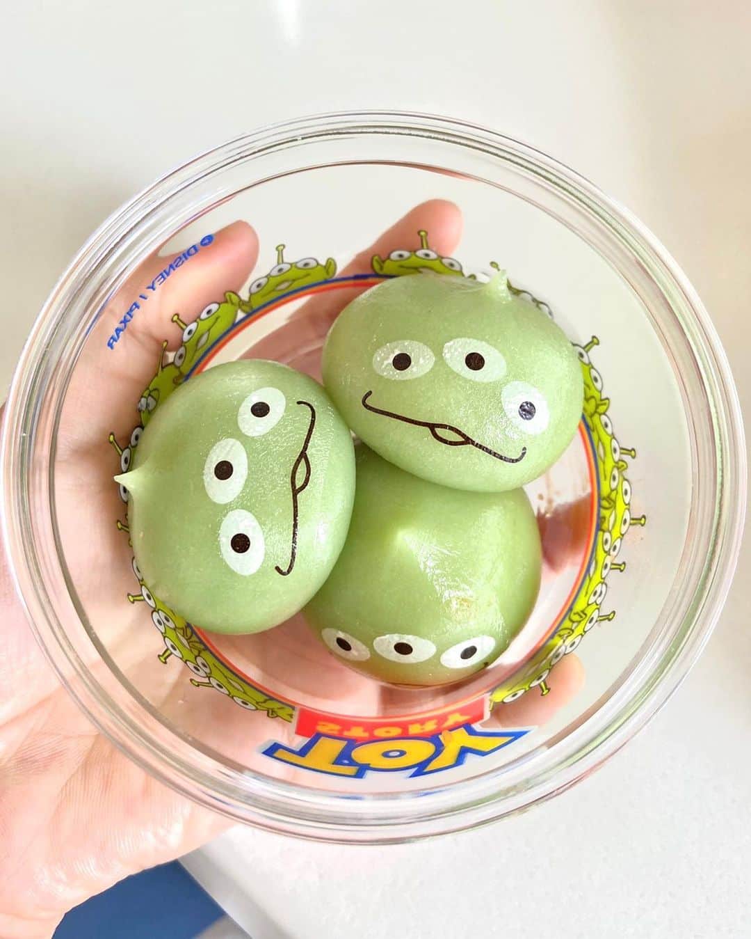 のインスタグラム：「これおいしくてすきっ！！  #リトルグリーンまん #リトルグリーンメン #ディズニー #ディズニーフード  #lfl #i4i #instalike #delicious #disney  #disneygram #disneyfood #greeeen」