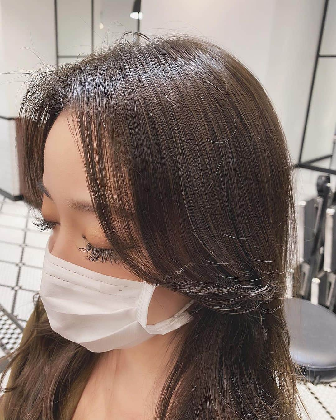 坂本礼美さんのインスタグラム写真 - (坂本礼美Instagram)「. . いめちぇーーん💇🏼‍♀️💕💕 . . 10年以上ぶりに前髪切った👶🏼✂️✨ かきあげた時に横にも流れるように長めに切ってくれたよ🍒 . 耳にかけてもヘアアレンジしても扱いやすい感じに💜 . 毛先は重めに切ってカラーはカーキ💚 . これだけでも結構雰囲気変わってテンションあがる🥳✨✨ . . 🎩 @yujiikedo 🎩さんにお願いすると毎回予想を超えていい感じにしてくれる🤦🏼‍♀️💕💕👏🏻 . いつも本当にありがとう💜💜 . . 🍒 @minx_ginza5chome 🍒 . . . #hairstyle #hairchange #haircut #minx #minx銀座五丁目店 #池戸裕二 さん」10月1日 21時50分 - remi_1103