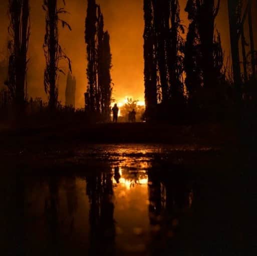 AFP通信さんのインスタグラム写真 - (AFP通信Instagram)「AFP Photo 📷 Samuel Corum - The Chateau Boswell Winery is seen in the distance, engulfed in flames from the Glass Fire in Napa Valley, California on September 27, 2020. The scale of wildfire devastation to Napa's world-famous wine region was laid bare Wednesday as firefighters reported minor progress battling the flames and another California blaze claimed a further victim. At least a dozen Napa wineries and vineyards were burnt as the "Glass Fire" erupted this week, with the scorched area now spanning almost 50,000 acres and the inferno still just two percent contained. #californiafires #california」10月1日 21時55分 - afpphoto