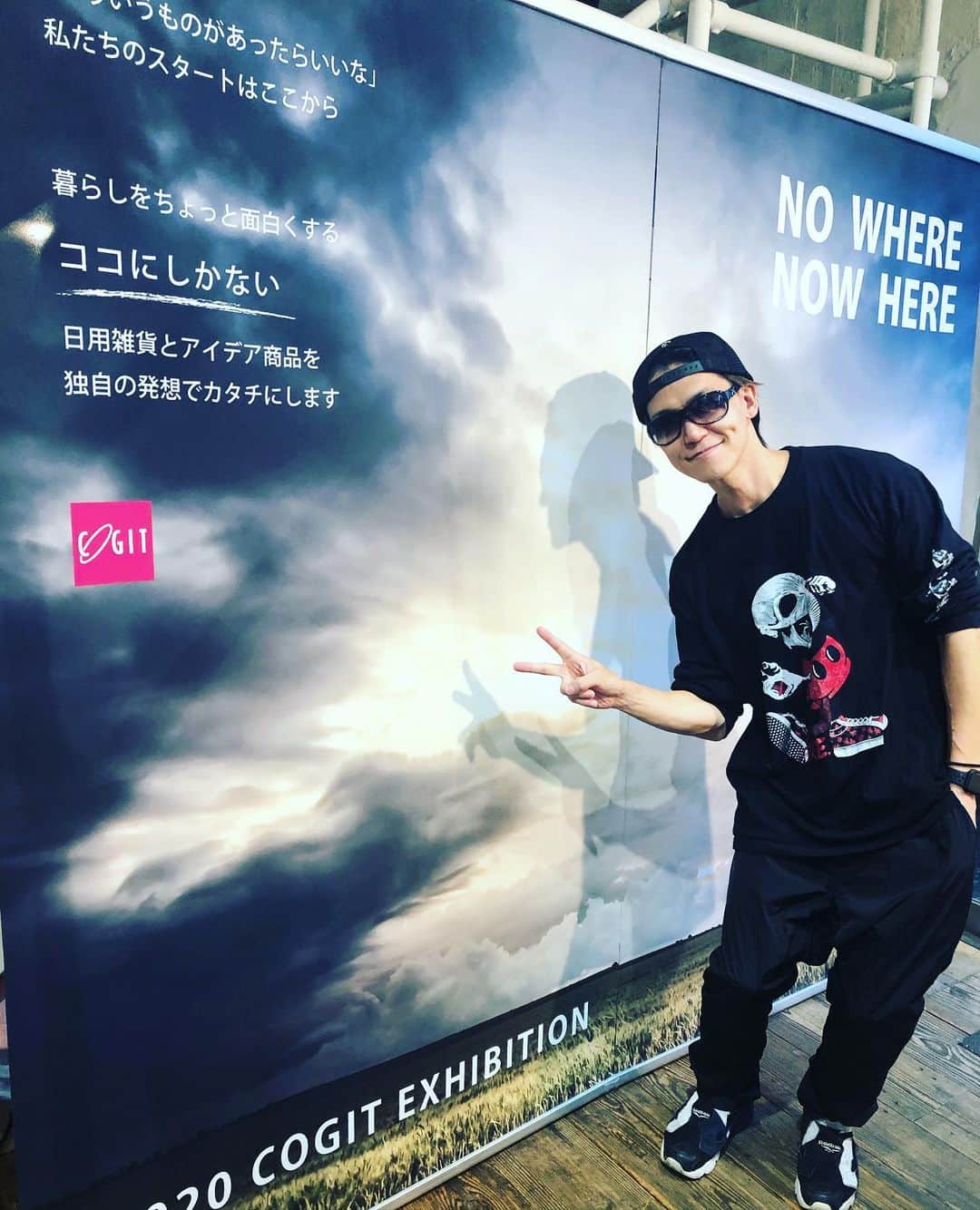 SHINPEIのインスタグラム：「コジットさんの展示会へ行ってきました！﻿ ﻿ 会場は日用品からコスメグッズまで、暮らしを豊かにする便利グッズでいっぱい。﻿ 「こんなものがあったら便利だなー」を、見事に形にしてくれています。﻿ ﻿ その中でも気に入ったのは「マスクリーナ」﻿ ﻿ 普段使っているマスクに貼ってパッチ部分を指でプチっと潰すと・・・﻿ スペアミントの香りが爽やかに広がってきます。﻿ いちごや葡萄の香りもあるから、子供達にも喜ばれそう。﻿ ﻿ ウィズコロナの生活で欠かせなくなった、感染対策。﻿ 長時間のマスク着用でも快適で気持ちよくなるGoodアイテムです！﻿ ﻿ 社長や会長、社員の皆さんともお話出来ました。﻿ 皆さん本当に楽しそうに仕事をしていて、こんな会社で働けるのは幸せだろうなぁと元気を貰えました！﻿ ﻿ コジットさん、ありがとうございました。﻿ これからも応援しています！﻿ ﻿ #コジット﻿ #マスクリーナ」