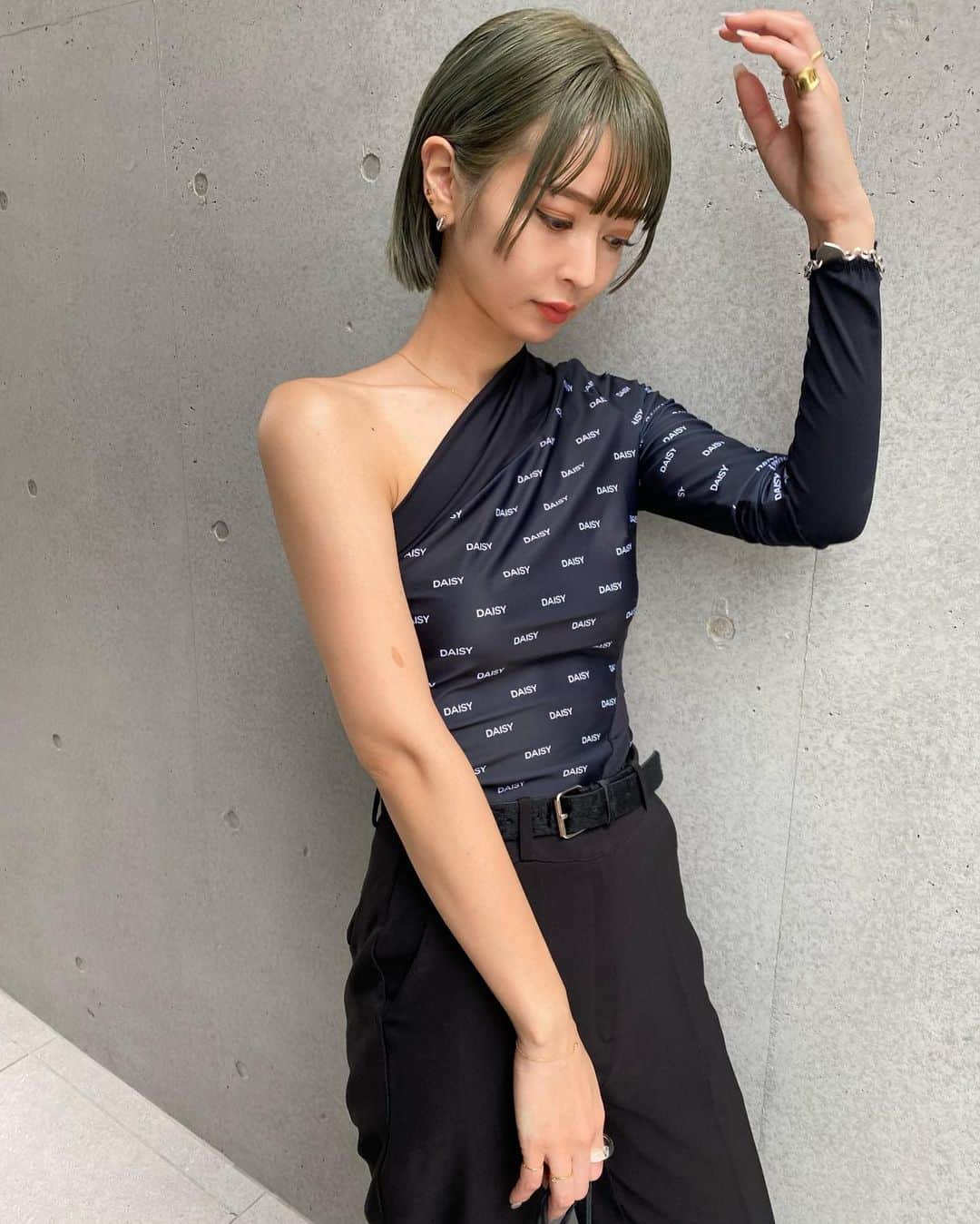 梅村実帆のインスタグラム：「@daisy.ltd 🖤🖤🖤」