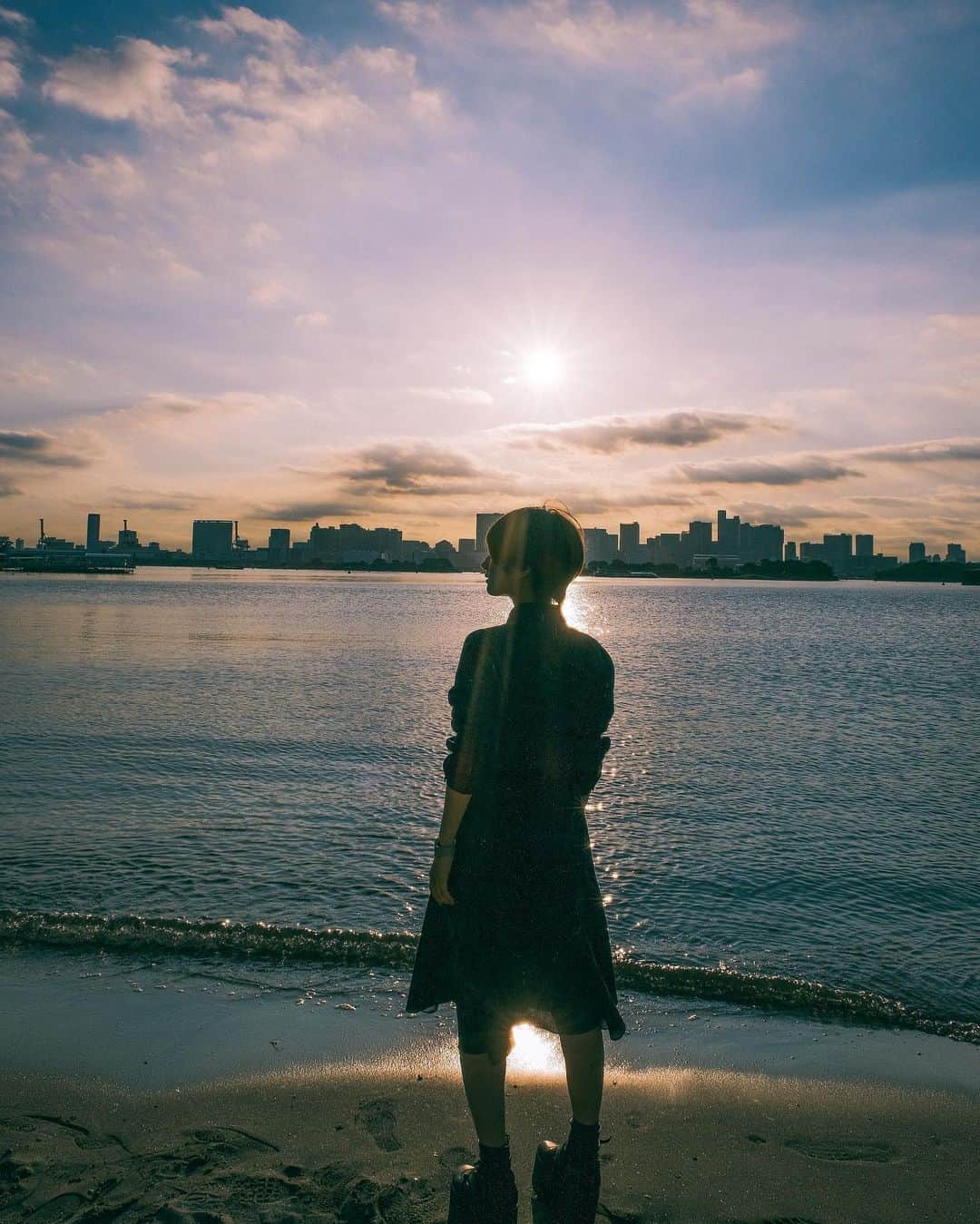 のインスタグラム：「#4sb_FujifilmX TOKYO2020ㅤㅤㅤㅤㅤㅤㅤㅤㅤㅤㅤㅤㅤ ㅤㅤㅤㅤㅤㅤㅤㅤㅤㅤㅤㅤㅤ たくさん準備に苦労したし、 不安もあったフォトウォークでしたが 最後にこの夕陽を見れただけで 疲れが一気に吹き飛んで 最高だったなーって思えた。 参加してくれた皆さん 頑張ってくれたスタッフ 富士フイルムの皆さんに感謝✨ ㅤㅤㅤㅤㅤㅤㅤㅤㅤㅤㅤㅤㅤ ㅤㅤㅤㅤㅤㅤㅤㅤㅤㅤㅤㅤㅤ #fujifilm_xseries  #Xpro3」