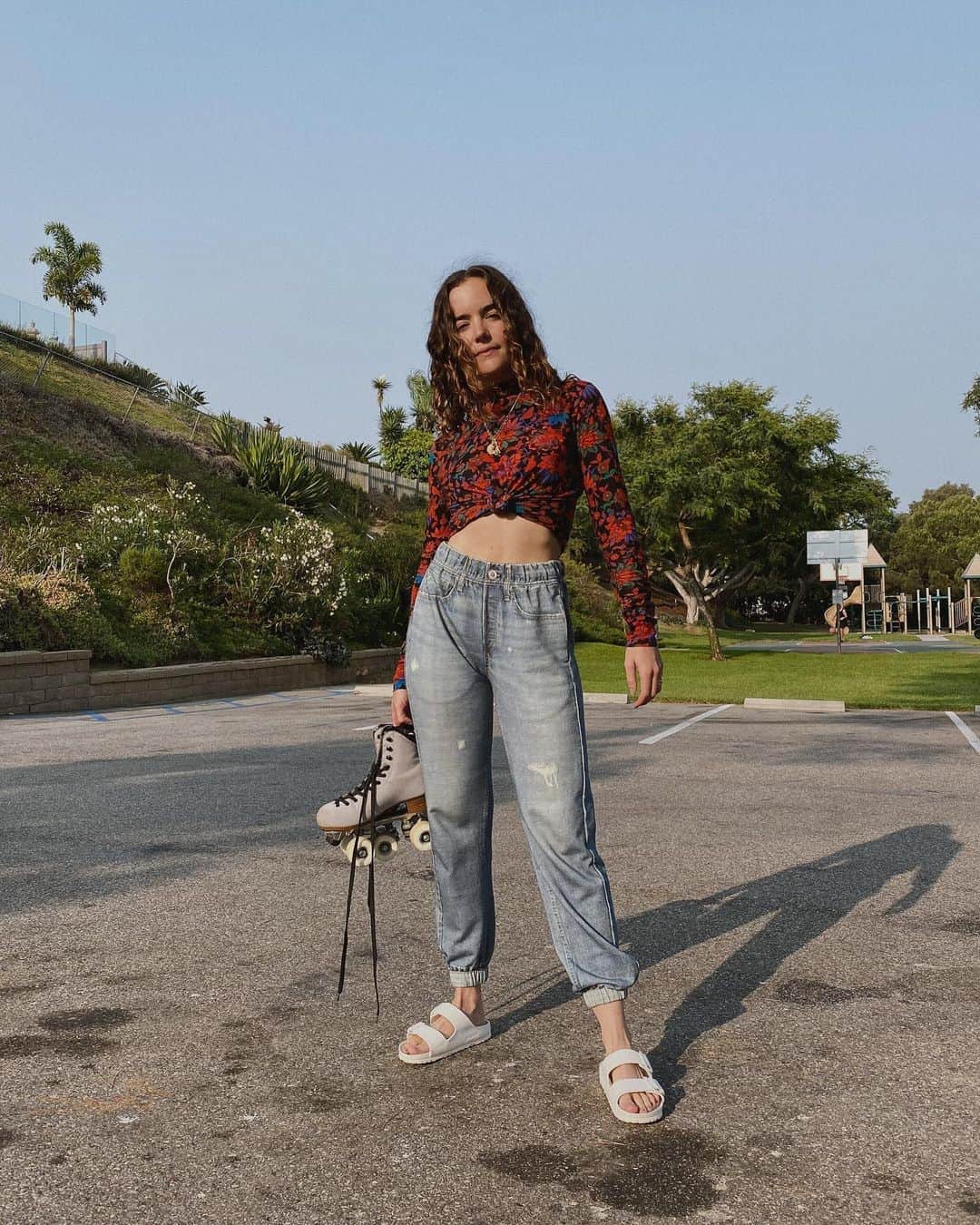 のインスタグラム：「Don't believe your eyes? The Miramar is our fastest selling sweatpant that might just happen to look like your favorite pair of jeans. For when the mood says polished but you still need to move. Grab a pair before they are gone. Captured on @anaocto」