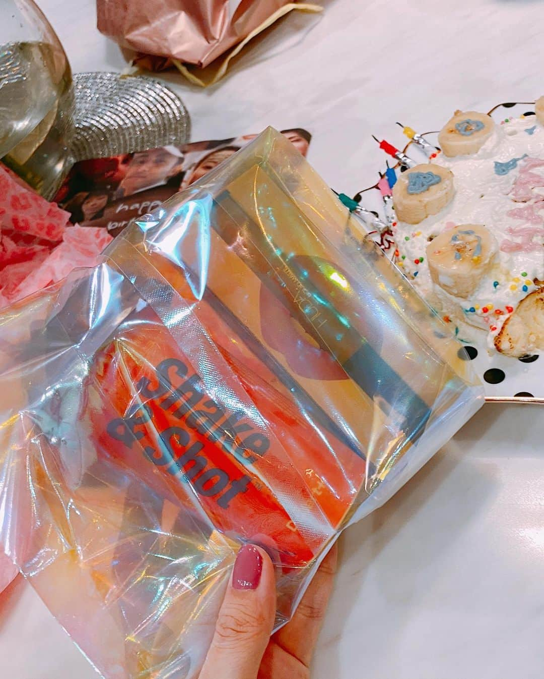 畑田亜希さんのインスタグラム写真 - (畑田亜希Instagram)「2020.09.29🎂My birthday  ・ 今年も手作りケーキ、メッセージカード💌どうもありがとう👧🏻👦🏻👧🏻💕 ・ リップとフェイスマスクも戴きました💄 ・ 色んな事が盛り沢山の1年だったけど、笑顔で健康でいられる事に感謝です☺️ ・ たっくさんのお祝いメッセージ、バースデーランチにプレゼント、本当に皆様どうもありがとうございました🥺🙏✨ ・ 今年1年も夢に向かって日々頑張って参りたいと思います❤️ ・ そして私のママ👩🏻いつも本当にどうもありがとう☺️ ・ #2020 #sg #singapore #cake #singaporelife #mybirthday #loveyou」10月1日 22時12分 - akihatada