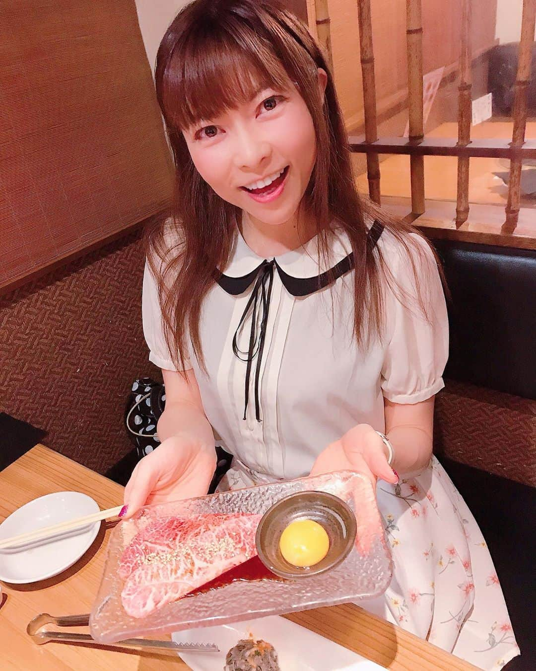 DJ MIYAさんのインスタグラム写真 - (DJ MIYAInstagram)「やっほぉにゃん💖こんばんは♪🌈  今夜は💖  『吟味焼肉　じゃんか　道玄坂店』さんで美味しいお肉食べてきたよぉぉーっ。💖   宮崎牛A5赤身肉を、本生わさびと堪能できるお店。20年前に日本初『元祖！本生わさびカルビ』を出したお店だそうでーす🌈💗  @yakiniku_janka  お店の方もお優しくて楽しかったぁー！！(^O^)💖  『吟味焼肉　じゃんか・厳選『赤身肉堪能』コース!!』  １、冷菜5点盛り ２、包み野菜（サンチュ食べ放題！） 自家製の、甘辛のお味噌と新鮮なにんじんや、大根など嬉しいっ♪  ３、生タン塩  柔らかくて驚きーにゃのー！！コリッコリぃ♪   ４、赤みロース焼きしゃぶ！（卵と一緒に！） 美しいお肉のフォルム&断面図♪  さらっと3秒ずつ網の上で炙るだけでいただけちゃうーっ。ふっくらとしたたまごにくぐらせて、とっても美味しーい！  なめらか♪   ５、元祖！本生わさびカルビ（日本初！！）  すりたての、本生ワサビに、焼きたてのお肉をつけて、めっちゃ美味しーい！！！！🌟  ６、赤身『御殿（5点）』盛り 亀の甲、とうがらし、しんしん、いちぼ、友三角など、とーっても上質なのぉぉー！   ７、ハラミ塊焼き（160g・ボリューム満点！） すごーぉい！！塊だよーぉ💖 網の上で、15分じっくりと焼いてだんだんとしまってくる様子がうかがえましたぁ。  うんうん💖最高の旨みでござるよーぉぉ♪   ８、盛岡冷麺  お上品な器に盛り付けられた、コシのある麺が止まらなくなる冷麺♪💖   ９、選べるアイス13種♪ いちごの🍓アイスで🍓さっぱりきゅーん🍨  本当に、宮崎牛の魅力いっぱぁーいいただけるコースでしたぁ💗素晴らしくて感動しちゃったあ♪🌈  接待、歓送迎会、記念日、お誕生日、特別な日などにぴったりです♪(^○^)  年中無休で昼12時から営業中！💖  渋谷駅から近いから、ほんと行ってみてねー！！💖  本日は、素敵な時間をありがとうございました😊(o^^o)  #じゃんか #道玄坂店焼肉 #本生わさびカルビ #渋谷肉 #赤身が好き #かたまり肉 #生タン #pr #トリドリベース #渋谷焼き肉 #渋谷焼肉 #肉デート #渋谷居酒屋 #渋谷駅 #渋谷グルメ #インスタグラマー #インスタグラマー #旅インスタグラマー #グルメインフルエンサー #グルメ #グルメ好き #グルメ女子 #食レポ #今日のコーデ #今日のメイク #ファッション好き #フィットネス女子 #筋肉女子 #ランニング女子　#gotoeatキャンペーン #gotoキャンペーン」10月1日 22時23分 - dj_miya