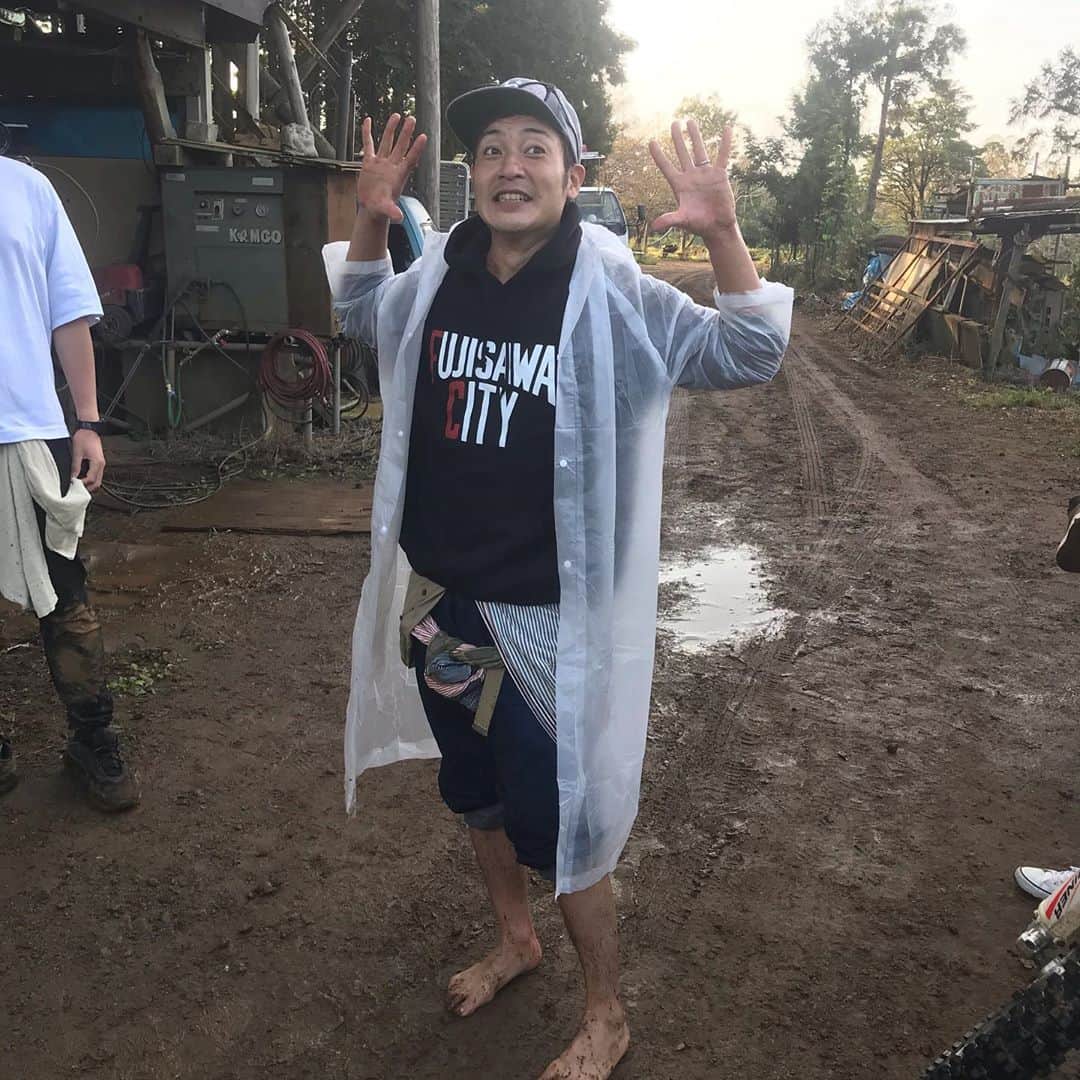 小川裕之さんのインスタグラム写真 - (小川裕之Instagram)「今日は、つるの剛士さんが林道部の部活動に参加してくれました！YouTubeをやり始めて２年４か月。こんなこと起こるんだと、自分自身で驚いてます（汗  収録時はあいにくの雨でしたが、林道部とつるのさんとキャッキャいいながら、ドロドロになりながら、成田モトクロスパークを満喫しました♪  動画の公開はちょっと先になりそうですが、面白い動画にできるように全力で編集するぞ！！ みんな楽しみに待っててね♪  #つるの剛士 #乗るのたの士 #泥のたの士 #つるのさんありがとう #林道部もありがとう #OGAチャンネル  @takeshi__tsuruno」10月1日 22時18分 - ogastunt