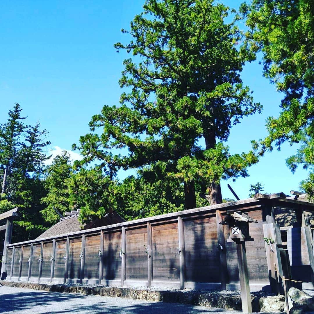 谷口キヨコさんのインスタグラム写真 - (谷口キヨコInstagram)「お伊勢さんです。こちらは外宮。木も空も気も、本当に清々しい素晴らしいところです✨☀️ ありがとうございます。 #伊勢神宮  #外宮  #伊勢  #清々しい  #谷口キヨコ  #きよぴー  #日帰り旅行」10月1日 22時33分 - kiyokotaniguchi