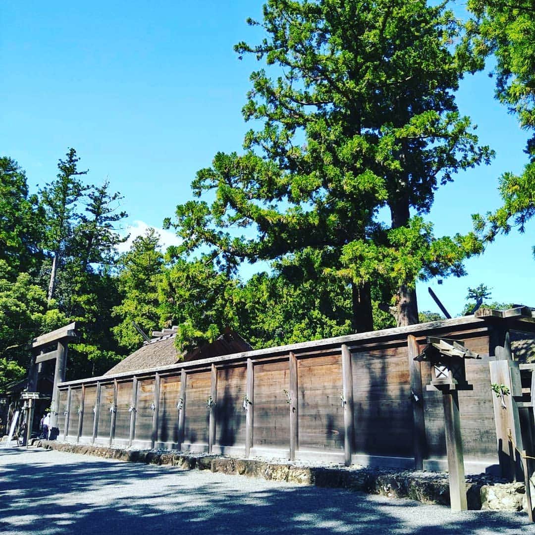 谷口キヨコさんのインスタグラム写真 - (谷口キヨコInstagram)「お伊勢さんです。こちらは外宮。木も空も気も、本当に清々しい素晴らしいところです✨☀️ ありがとうございます。 #伊勢神宮  #外宮  #伊勢  #清々しい  #谷口キヨコ  #きよぴー  #日帰り旅行」10月1日 22時33分 - kiyokotaniguchi