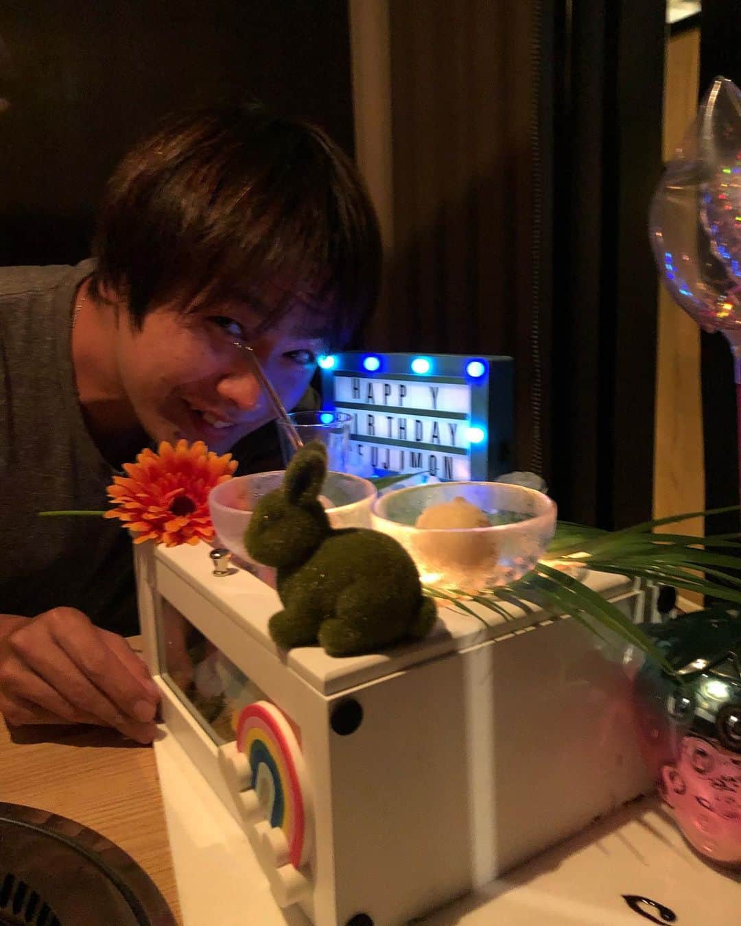 平田雄也さんのインスタグラム写真 - (平田雄也Instagram)「happy birthdayたけぼー🎋  本日マネージャーさんであるたけぼーが誕生日です🌞 僕にとって本当にありがたい存在です。 文字にするのは難しいけど、とにかくそう。恩返ししたいものです  誕生日おめでとうございます！🎉 またステッカー配ってもらわなきゃね👍」10月1日 22時24分 - yuyastagram620