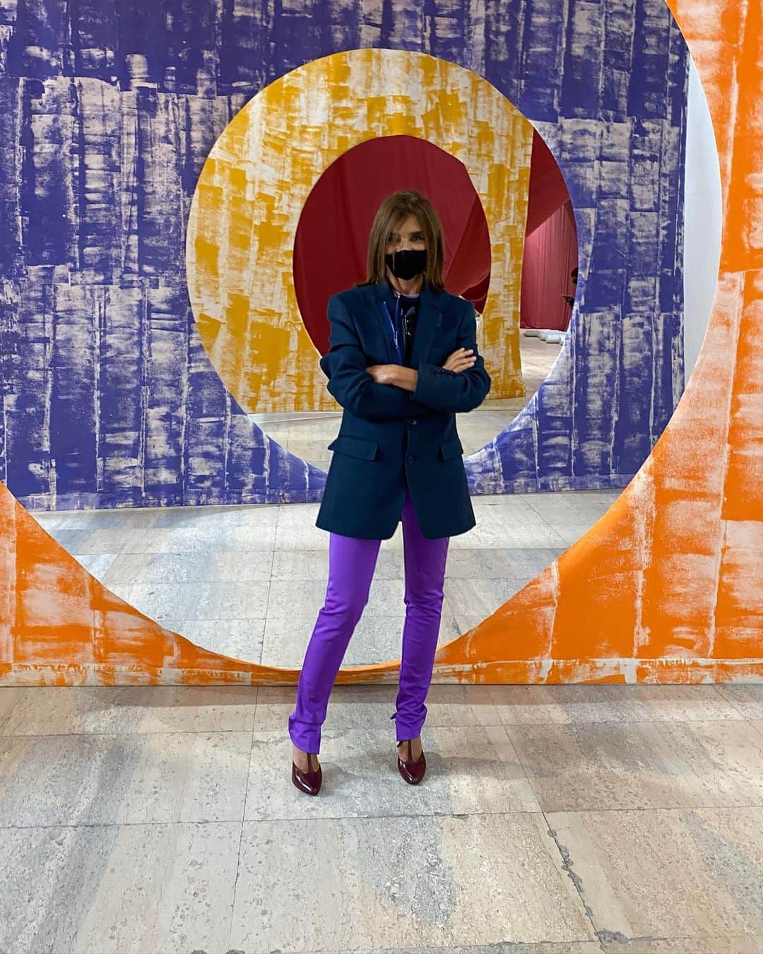 カリーヌ・ロワトフェルドのインスタグラム：「Stopped by the Palais de Tokyo this morning to see @KennethIze presentation 💘 models walked before a stunning painting by @bbiayenda. Congrats @jawaraw on the breathtaking hairstyles」