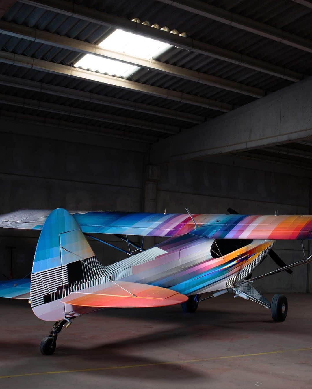 HYPEBEASTさんのインスタグラム写真 - (HYPEBEASTInstagram)「@hypebeastart: @felipepantone recently unveiled a dynamic, bespoke design on a Carbon Cub lightweight airplane manufactured by Washington-based Cub Crafters. The Spanish artist was in talks to create an original abstract piece with the plane’s owners, Joan Escribá, and Joan Comas, as early as last year. The Carbon Cub is touted as the highest performance adventure aircraft in the world.⁠ Click the link in our bio to learn more.⁠⠀ ⁠Photo: @super__fuerte/ FP Studio」10月2日 4時21分 - hypebeast