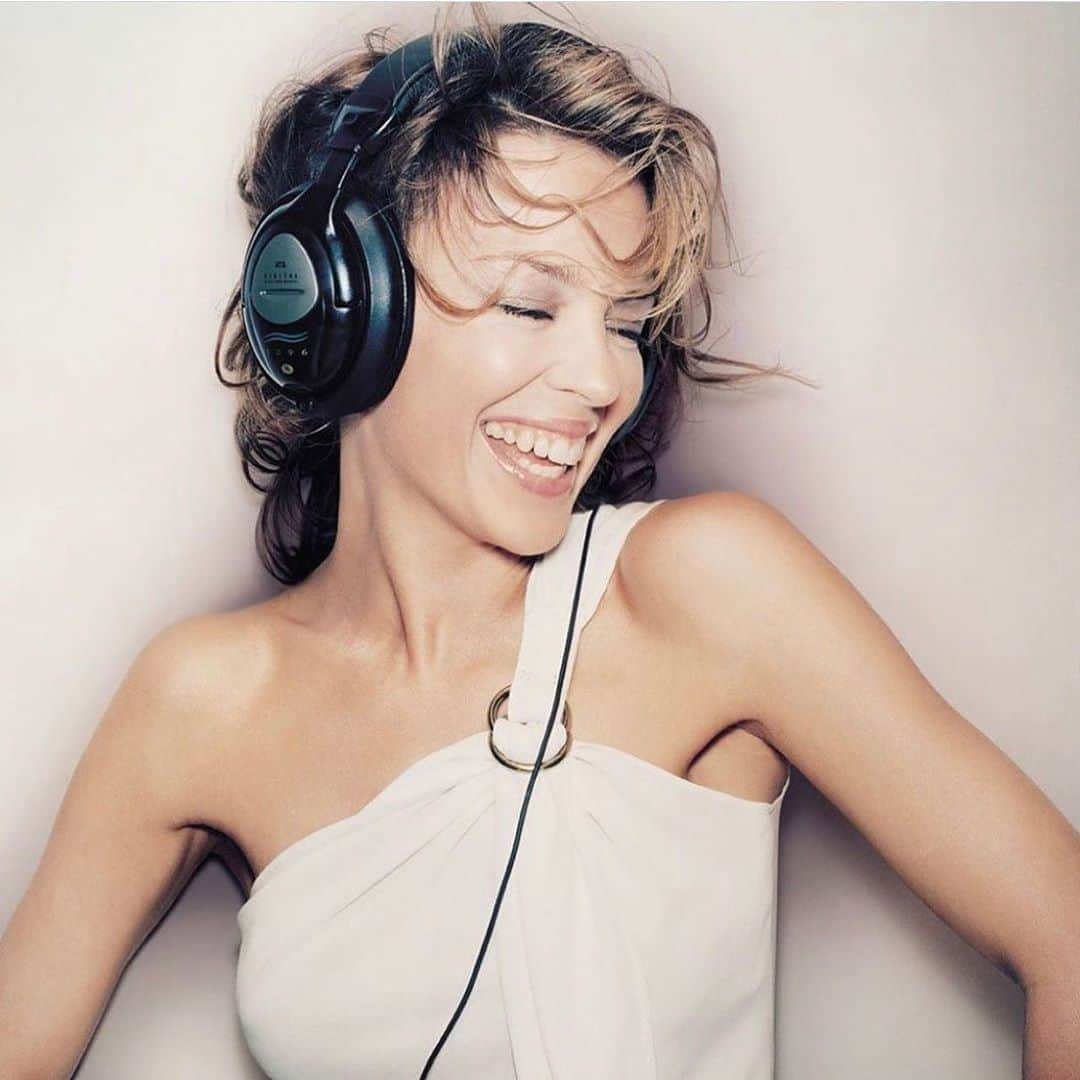 カイリー・ミノーグさんのインスタグラム写真 - (カイリー・ミノーグInstagram)「19 today! 🎈 #tbt」10月2日 4時21分 - kylieminogue