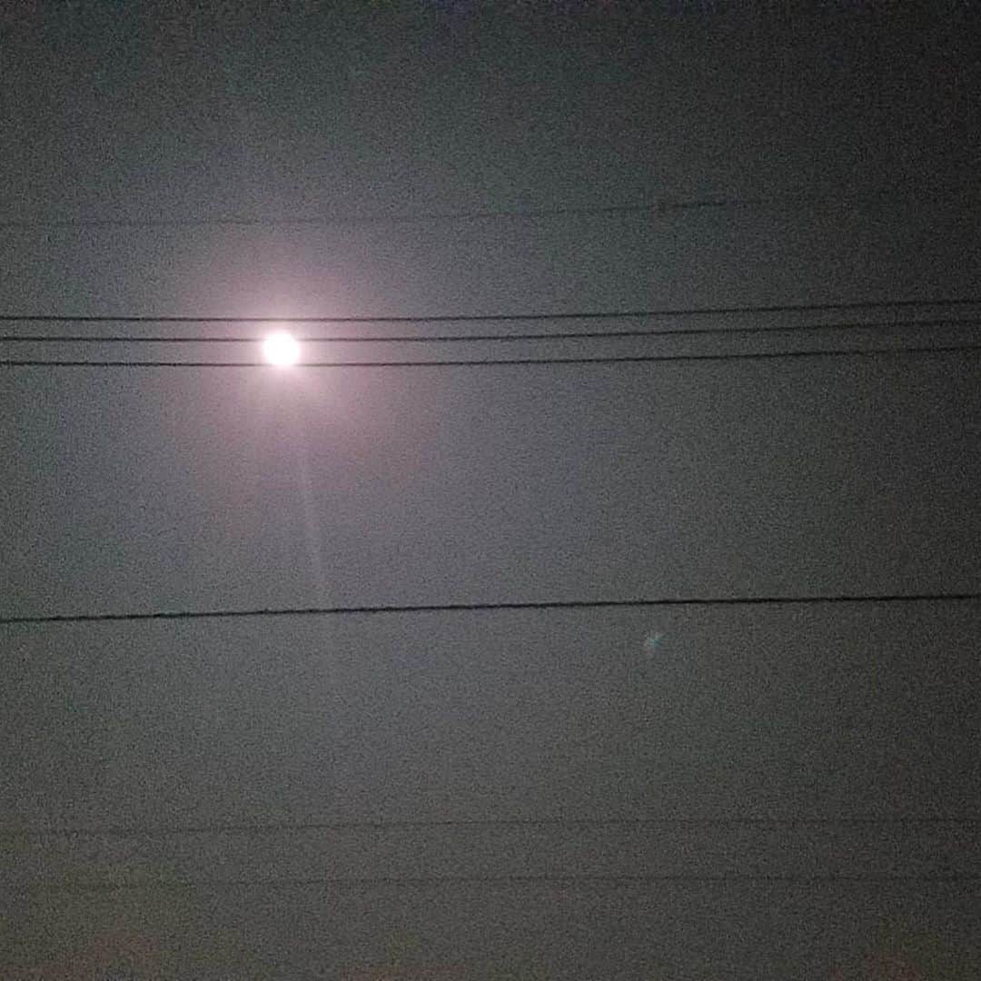 大和未知さんのインスタグラム写真 - (大和未知Instagram)「満月をつかまえた🌕  そして、五線譜に入れた♪  ─────── ♪  オンガク生活＆オンガク仕事.  続けさせてくれてありがとう.  #満月の夜  #解放のワーク」10月1日 23時05分 - michi.minnashiawase