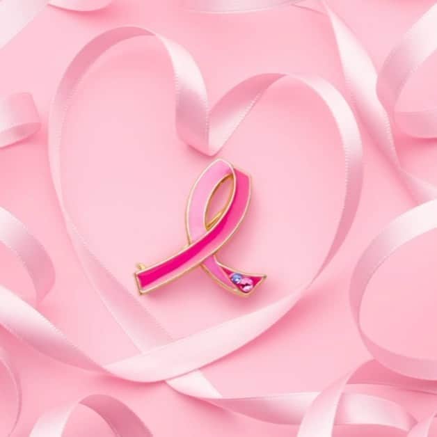 のインスタグラム：「October is Breast Cancer Awareness Month, and we’re dedicated to finding a cure for breast cancer once and for all with The Estée Lauder Companies’ Breast Cancer Campaign 💕 Founded in 1992 by Evelyn H. Lauder, The Breast Cancer Campaign aims create a breast cancer-free world by supporting global research, education and medical services. Learn more at the link in our bio.   For every public, in-feed Instagram or Facebook post during the month of October featuring both #TimeToEndBreastCancer and #ELCdonates together, @esteelaudercompanies will donate $25 to @bcrfcure up to $100,000.」