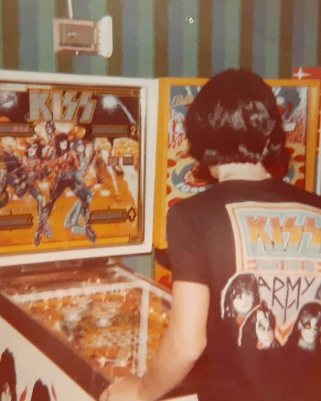 KISSさんのインスタグラム写真 - (KISSInstagram)「#ThrowbackThursday: Thanks #KISSARMY for sharing your 1970's #KISSMemories. These photos are AWESOME!」10月1日 23時15分 - kissonline