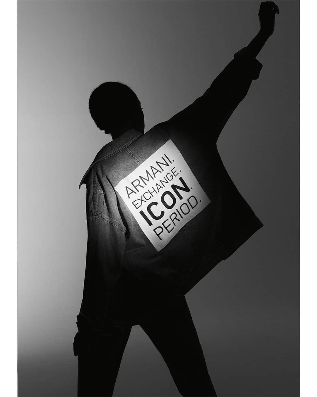 ジョルジオアルマーニさんのインスタグラム写真 - (ジョルジオアルマーニInstagram)「Wear the #AXicon collection loud and proud  Photo: @adrianorusso_studio  Model: @iamdianakarlasanchez」10月1日 23時16分 - armaniexchange