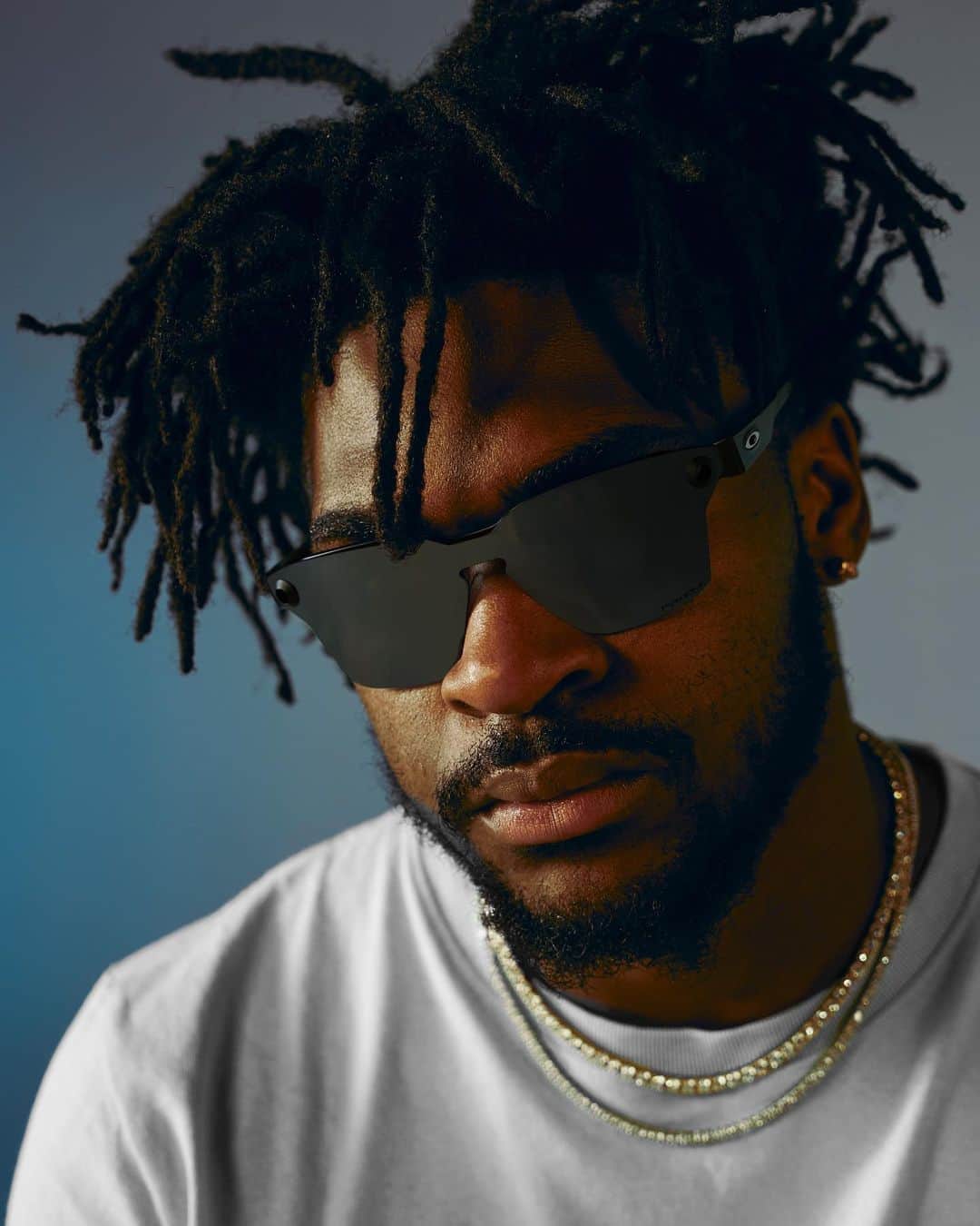 OAKLEYのインスタグラム：「Can you Digg it? 😏 trevondiggs #ForTheLoveOfSport」
