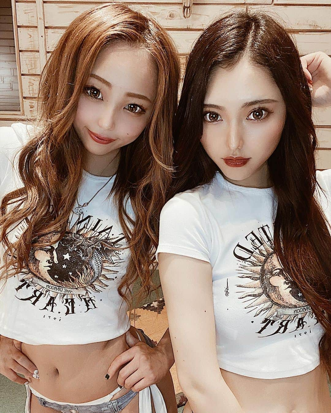 くまみゆさんのインスタグラム写真 - (くまみゆInstagram)「. . BershkaのTシャツオソロ🌞 ここのホテルほんとにどこで撮ってもおしゃんだった😊 . . #bershka #オソロコーデ」10月1日 23時11分 - kumamiyu.24