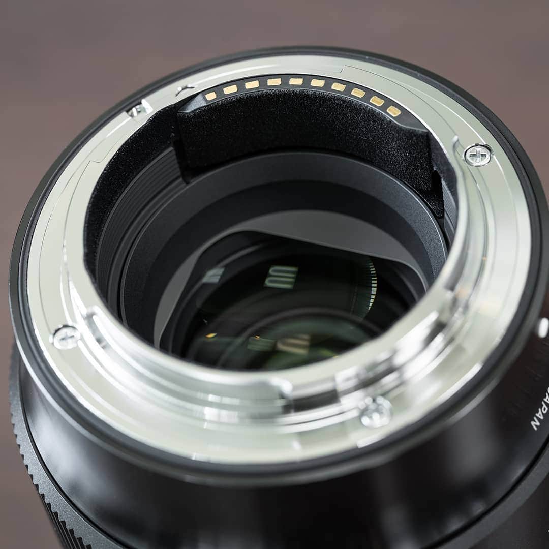 Sigma Corp Of America（シグマ）さんのインスタグラム写真 - (Sigma Corp Of America（シグマ）Instagram)「The new SIGMA 105mm F2.8 DG DN Macro  Art is ready for its close-up!  Let's get right in there and focus on the details... manual aperture ring, AF/MF switch, programmable AFL button, focus limiter, click/de-click switch, aperture ring lock switch, and a durable brass mount, all part of a dust & splash-proof body that makes this new lens a great performer in the field.  Available for pre-order at photo dealers nationwide!  #sigmaphoto #SIGMA #sigma105mmdgdnmacroart #sigma105macro #sigma105mmmacro #sigmalens #sigmalenses #macrophotography #macro #macrolens #closeupphotography #closeup #comingsoon」10月1日 23時13分 - sigmaphoto