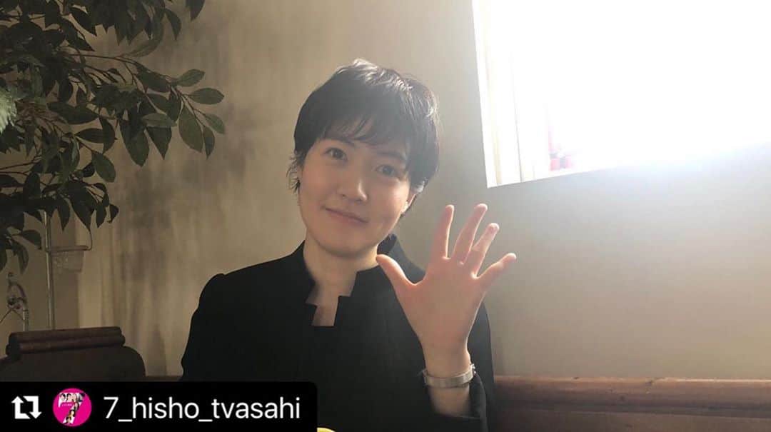 シム・ウンギョンさんのインスタグラム写真 - (シム・ウンギョンInstagram)「#Repost @7_hisho_tvasahi with @make_repost ・・・ ＊﻿ 待機中の #シム・ウンギョン さんを発見👀❣️﻿ 素敵な笑顔いただきました～👋🏻♡﻿ ﻿ この日はまだまだ﻿ 暑さが残る中の撮影でした☀️﻿ 最近は涼しくなって、﻿ もうすっかり秋ですね…🍁﻿ ﻿ #七人の秘書﻿ #10月22日﻿ #木曜よる9時スタート﻿ #初回拡大スペシャル﻿ #大学病院長秘書﻿ #パクサランは﻿ #どんな活躍をみせるのか…！﻿ #シムさんの﻿ #かわいさ溢れる1枚☺️﻿」10月1日 23時18分 - ekshim_