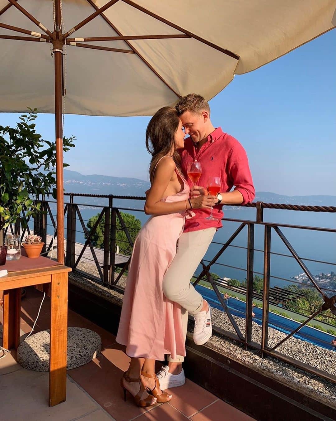 Diipa Büller-Khoslaのインスタグラム：「Since March this year we have spent every single day together. And how is it possible that we are still not sick of each other? 🤪 Has the lockdown and working from home been hard or easy on you guys? ❤️」