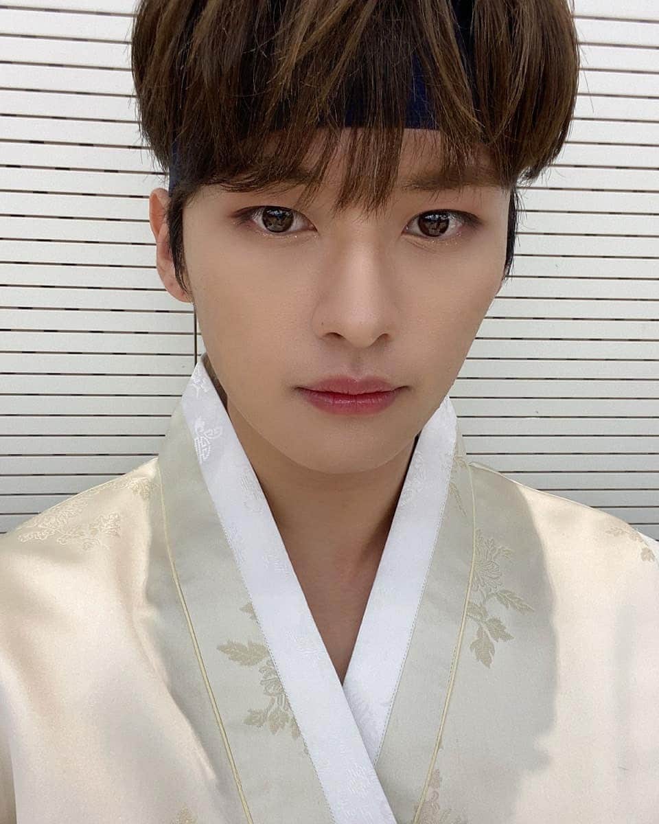 Stray Kidsさんのインスタグラム写真 - (Stray KidsInstagram)「추석 잘보내시고 있나영ㅋㅋㅋㅋ🌝🌝🌝🌝 #리노는기여어」10月1日 23時21分 - realstraykids