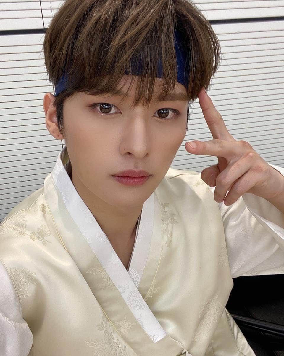 Stray Kidsさんのインスタグラム写真 - (Stray KidsInstagram)「추석 잘보내시고 있나영ㅋㅋㅋㅋ🌝🌝🌝🌝 #리노는기여어」10月1日 23時21分 - realstraykids