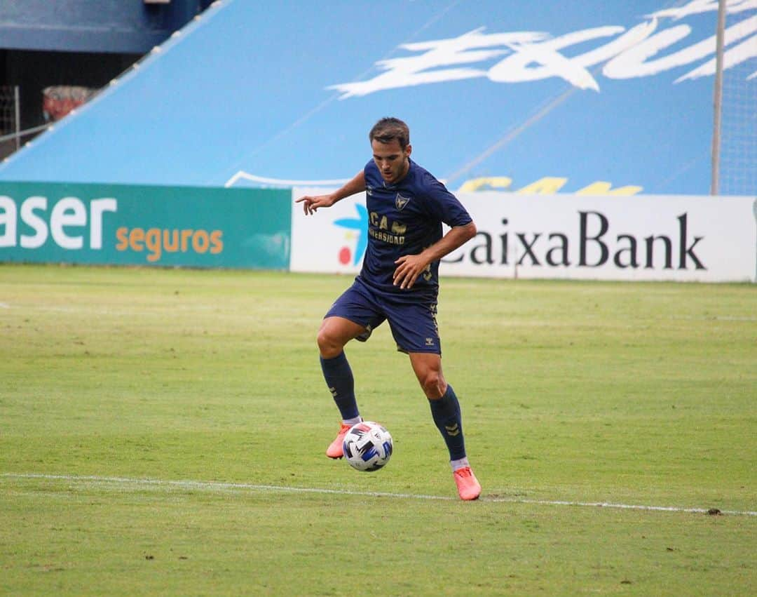 カルロス・カルボネルのインスタグラム：「Seguimos con la preparación! Primer partido en casa con victoria ✅✅✅ @ucammurcia_cf」