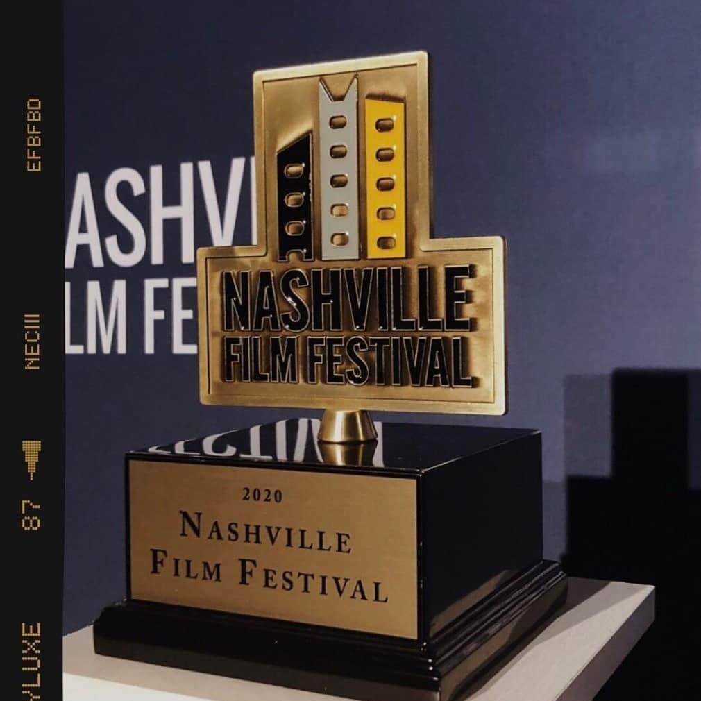 宇賀那健一さんのインスタグラム写真 - (宇賀那健一Instagram)「米国で最も歴史のある映画祭の一つであり、米国アカデミー賞公認映画祭でもあるNashville Film Festivalが開幕。 『異物』も入選中。 映画祭でジョージ・クルーニー他『オー・ブラザー！』キャストが20周年を記念してリユニオン。 オープニングはフランクマーシャルのビージーズのドキュメンタリー。 …フェスじゃん。本当に行きたかった。   #nashfilmfest #nff #nashfilmfest2020 #nashvillefilmfestival #ibutsu #extraneousmatter #japanmovie #ibutsu #EXTRANEOUSMATTER #kenichiugana #japanesemovie #comedy #horror #drama #sf #movie #cinema #film #映画異物 #映画 #邦画 #異物 #宇賀那健一 #小出薫 #田中俊介 #春野恵 #佐倉仁菜 #璃乃 #宮藤あどね #サウスキャット #新感覚エロティック不条理コメディ」10月1日 23時24分 - kenichiugana