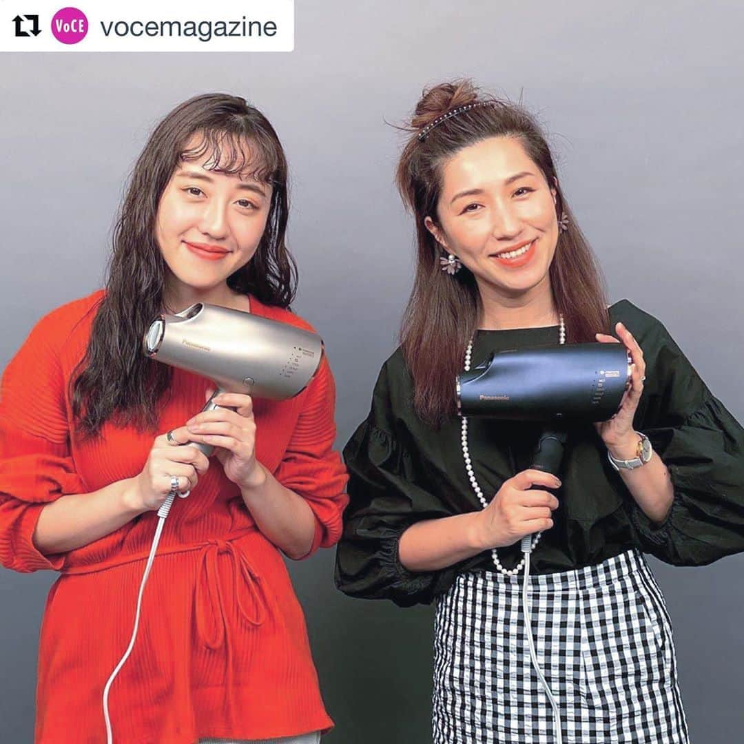 長井かおりさんのインスタグラム写真 - (長井かおりInstagram)「今夜のインスタライブの模様は　@vocemagazine のIGTVに保存されています！_わたしの髪がみるみるうちに、ツルツルになっていくのがわかりますよ〜☺️🙆‍♀️_  #Repost @vocemagazine with @get_repost ・・・ ヘア＆メイクアップアーティスト・長井かおりさんとお届けした、パナソニックビューティのインスタライブをご視聴くださった皆様、ありがとうございました ・ 配信した内容はIGTVにてご覧いただけますので、ライブを再度見たい方も見逃してしまった方もぜひぜひチェックを！ ・ 今回のプレゼントはこちら！ ・ 「ヘアードライヤー ナノケア EH-NA0E」を1名様にプレゼント ・ 【応募方法】 VOCEアカウントをフォロー＆このポストのコメント欄に今回のインスタライブの感想 or 今後のインスタライブで取り扱って欲しいテーマなどを書き込むだけです！ コメントくださった方の中から、抽選で計1名様にプレゼント ・   【当選者数】 1名様 ﻿・ 【コメント締め切り】 10/7（水）23:59 ﻿・ 【当選発表】 2020年11初中旬頃、当選した方のみ、投稿してくださったアカウントにDM（ダイレクトメッセージ）にてご連絡をさせていただきます。 ・ ※非公開アカウントからのご応募は無効となります。ご了承ください ※コメントはVOCE誌面・VOCEウェブサイトで使用させていただく可能性がありますので、あらかじめご了承ください ※当選者の発表はDMのご連絡をもってかえさせていただきます。抽選の経過や結果などに関するお問い合わせには一切お応えできません それでは、コメントをお待ちしております！ ・  最後に、本日ご紹介したアイテムのおさらい！ ・  「ヘアードライヤー ナノケア EH-NA0E」 ・ ✨水分発生量が従来「ナノイー」の18倍の高浸透「ナノイー」搭載。毛髪内部までうるおい、髪へのうるおい1.9倍！ ✨高浸透「ナノイー」＆ミネラルを含む風を髪に届きやすくした新構造。キューティクルを剥がれにくくしたり、より密着させることで、カラーリングした髪のダメージを抑制！ ✨パナソニックならではの速乾ノズルで毛束をほぐしスピーディーに乾燥！ ・ －－－－－－－－－－－－－－－－－－－－ VOCEのinstagramでは新作コスメ情報やメイクテク、撮影舞台裏を毎日お届け！ ぜひフォロー&チェックして！！ @vocemagazine ・    #パナソニック #panasonic #パナソニックビューティ #panasonicbeauty #長井かおり #voce #voceおすすめ #ヘアードライヤー #ヘアドライヤー #ヘアードライヤーナノケア  #vocemagazine #ヴォーチェ #コスメ #コスメマニア #コスメ好きさんと繋がりたい #voceおすすめコスメ #コスメ好きな人と繋がりたい #おすすめコスメ #コスメ紹介 #コスメレポ #インスタライブ #pr」10月1日 23時26分 - kaorimake