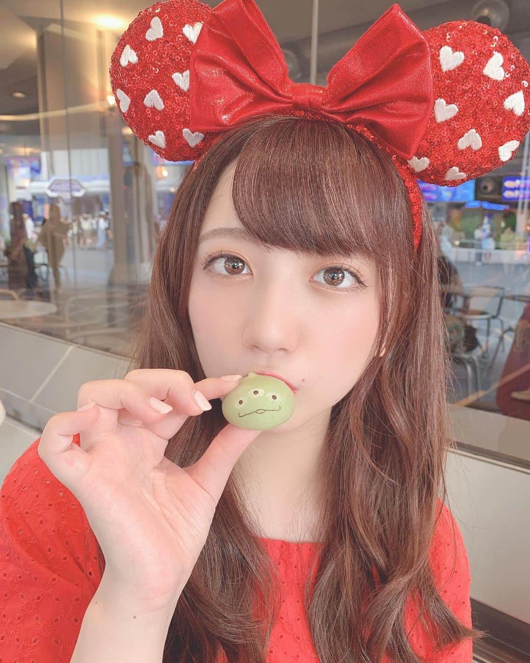 高橋希良さんのインスタグラム写真 - (高橋希良Instagram)「このカチューシャをつけたくて珍しく赤いお洋服🍒❤  #ディズニーランド #ディズニーコーデ」10月1日 23時27分 - kira_takahashi_official