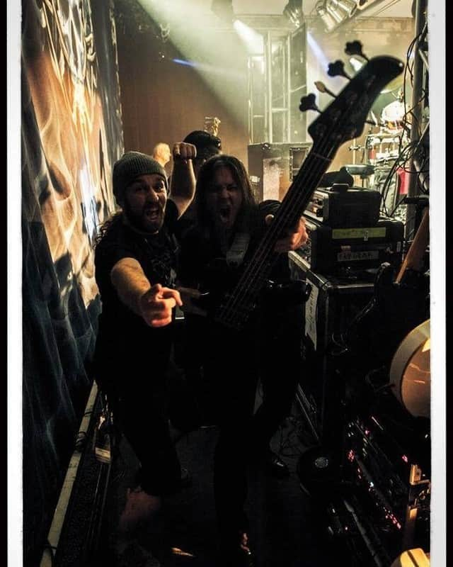 Queensrycheさんのインスタグラム写真 - (QueensrycheInstagram)「#tbt🔙📸 - Bender and Eddie at Snoqualmie Casino Washington for the KISW Halloween Bash - 10/27/12 (photo credit "Iron" Mike Savoia) #queensryche #throwbackthursday #snoqualmiecasino #kiswradio #halloweenbash2012❤ #bender #greatguy #amazingtech #besttechever #eddiejackson #edbass #badassbassist #foundingmember #friends #friendship #brothers #bamfers」10月1日 23時30分 - queensrycheofficial