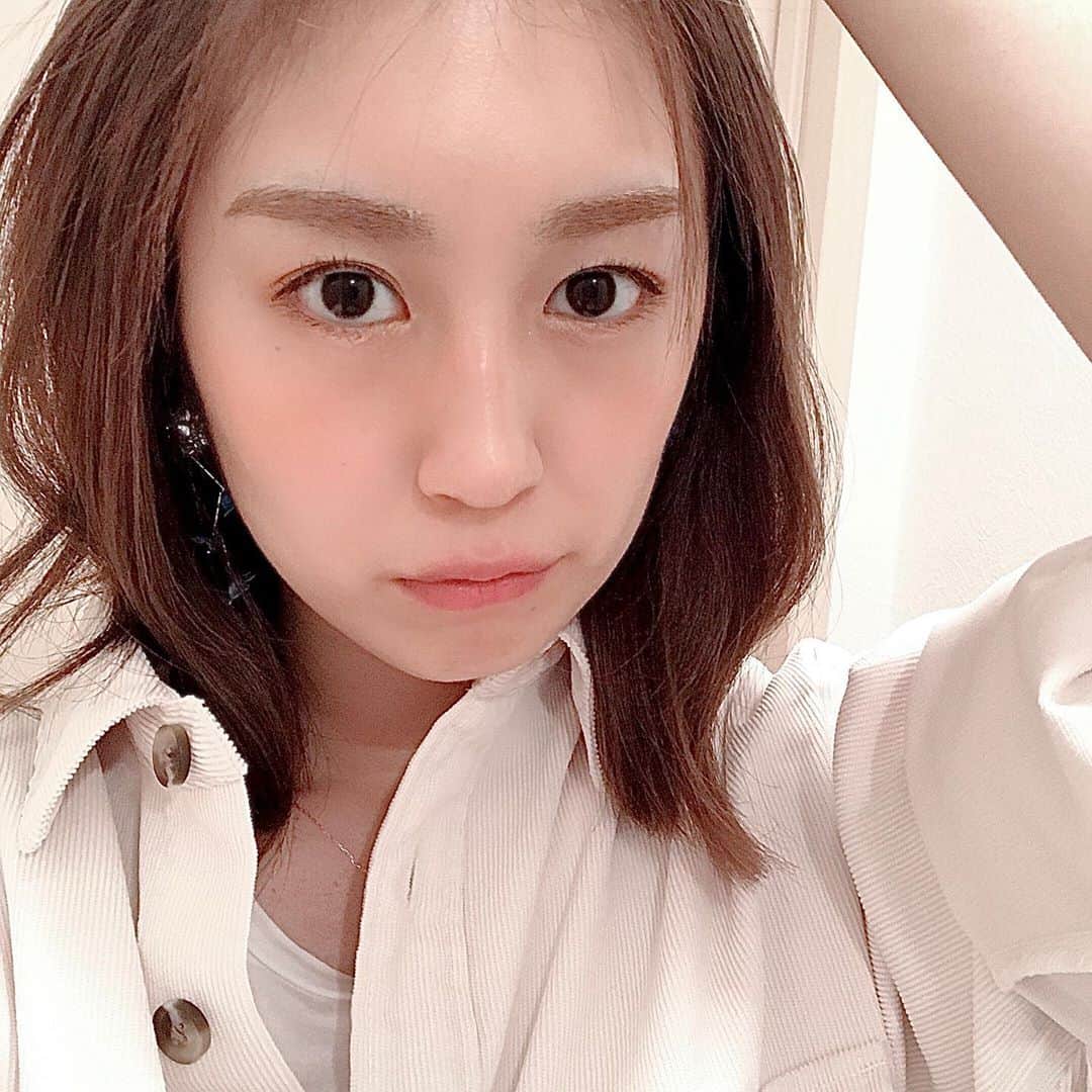 山上綾加さんのインスタグラム写真 - (山上綾加Instagram)「このシャドウ使えば、、、 メイク褒められる。 これ本当  #narscosmetics  #narsorgasm #narsorgasmx  #ナーズアイシャドウ  #ナーズ #まつ毛パーマ #化粧品 #メイク #メイク好きな人と繋がりたい  #メイクパレット  #秋メイク#ピンクメイク  #いいね返し  #いいね返しは絶対」10月1日 23時31分 - ayakayamagami