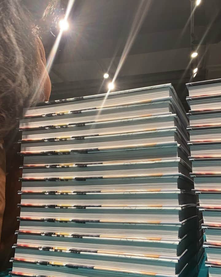 エイヨシャ・カレーのインスタグラム：「🚨TORONTO!🚨 I just signed some cookbooks this am at INDIGO BOOKS on Bloor and Bay. Head on in(with a mask of course) if you’d like a signed copy! Thanks again for all the love and support! 🇨🇦 #thefullplate」