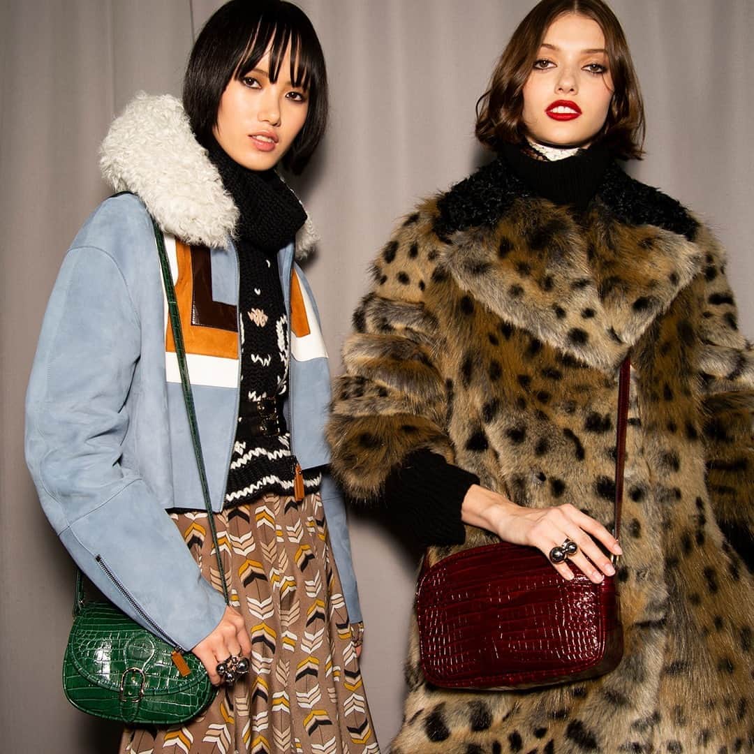Longchampのインスタグラム：「The 1980 bag, paired with clothing inspired by the 70s. We love history (fashion history, that is).   #Longchamp1980  #LongchampFW20 #LongchampFTW」
