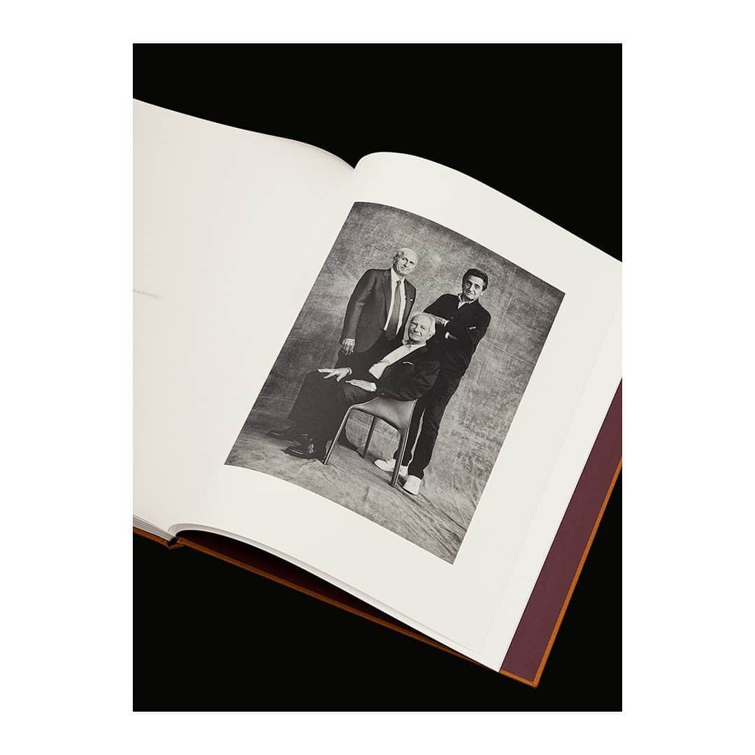 Poliform|Varennaさんのインスタグラム写真 - (Poliform|VarennaInstagram)「Time, Light, Space - 50 years of Poliform’s history and contribution to the evolution of Italian design encompassed in an exclusive book with photography by Paolo Roversi and text by Chiara Bardelli Nonino. A must have for all design enthusiasts. Published by Rizzoli, the book is now available on bookstores worldwide.   #Poliform #TimeLightSpace #PaoloRoversi #PoliformBook #MadeInItaly」10月2日 0時01分 - poliform_official