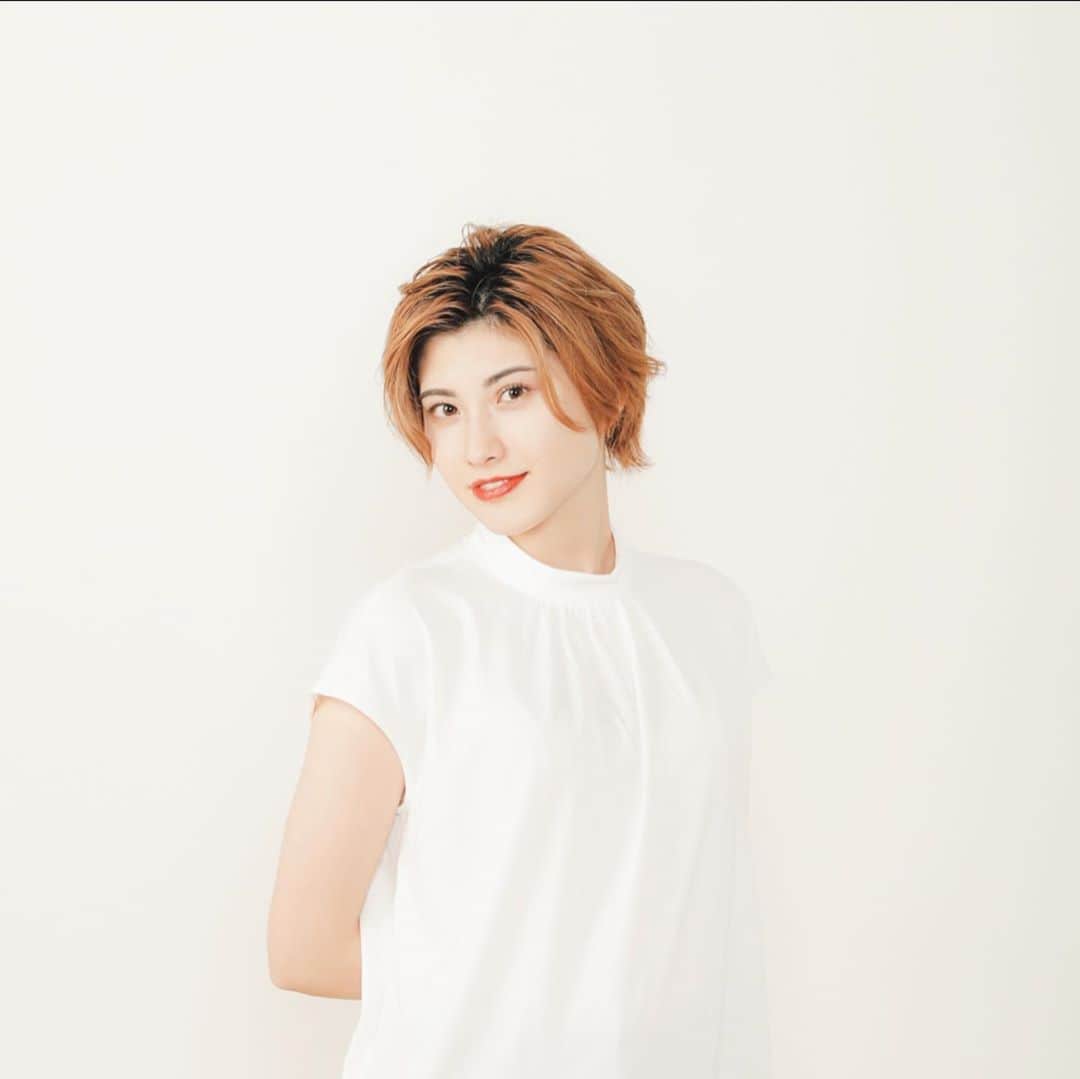藤原琴音のインスタグラム：「.  Thanks for following and reading my posts:) 今日から投稿スタートします！  改めまして、 教養学部言語文化学科4年 エントリーNo.2 藤原琴音です🦋  学生生活最後の思い出として出場させて頂くことになりました！  見守ってくれたら嬉しいです🌞💜  #ミス東北学院大学 #tgu #misstgucontest contests #ミスコン2020」