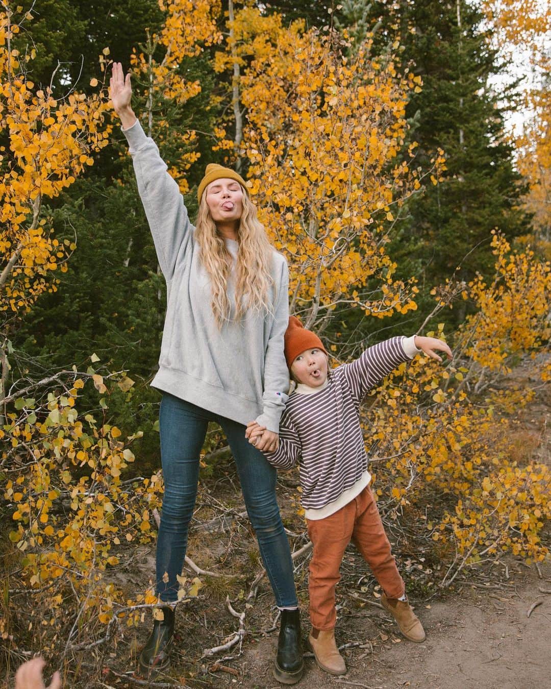 Amber Fillerup Clarkさんのインスタグラム写真 - (Amber Fillerup ClarkInstagram)「Had the best day yesterday 🥺 my fam and fall time make me so happy」10月2日 0時04分 - amberfillerup